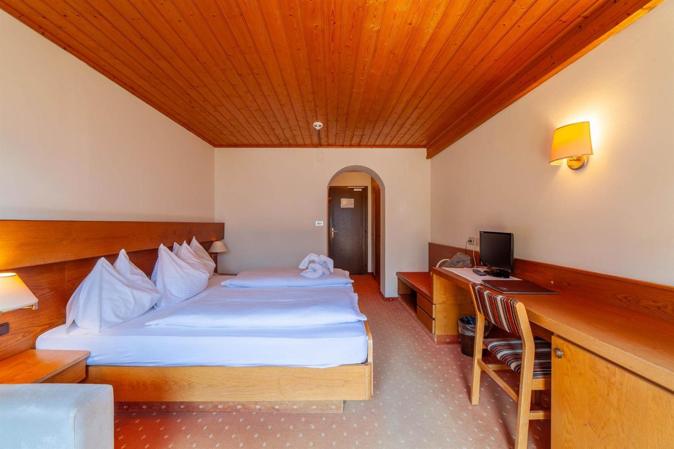 Deluxe Double Room with Balcony photo 1