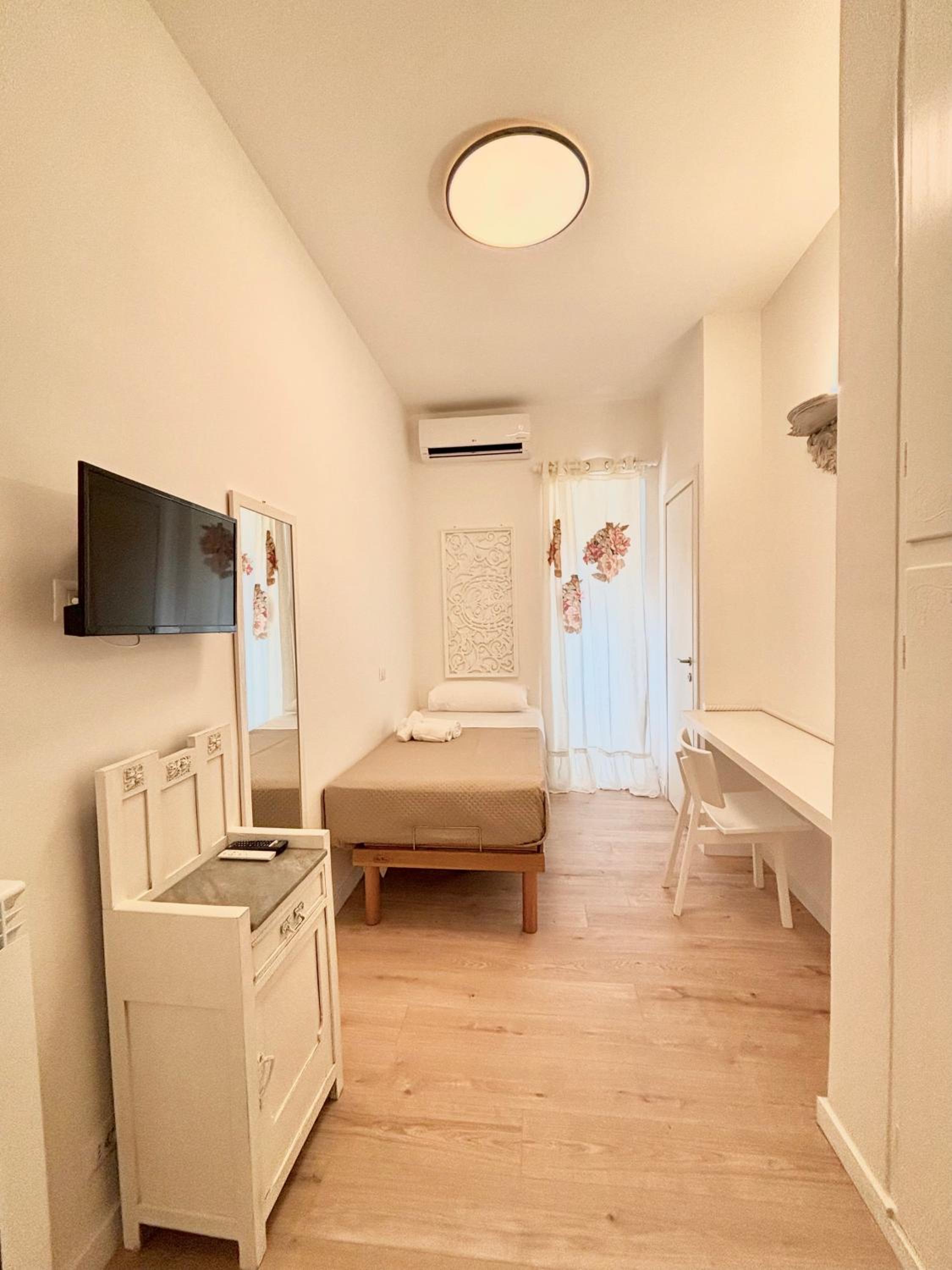 Single Room with Balcony photo 1