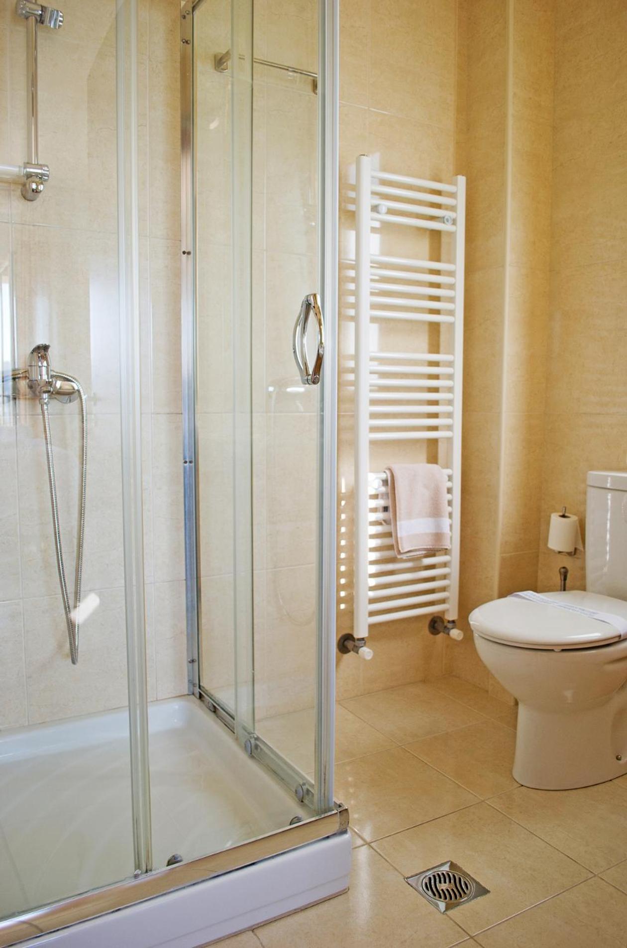 Standard Double or Twin Room - Photo 4