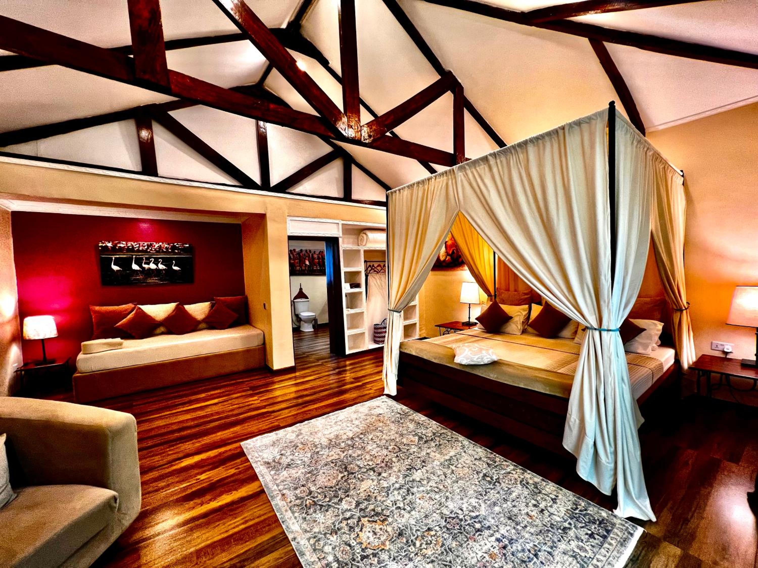 Superior Suite - Photo 22