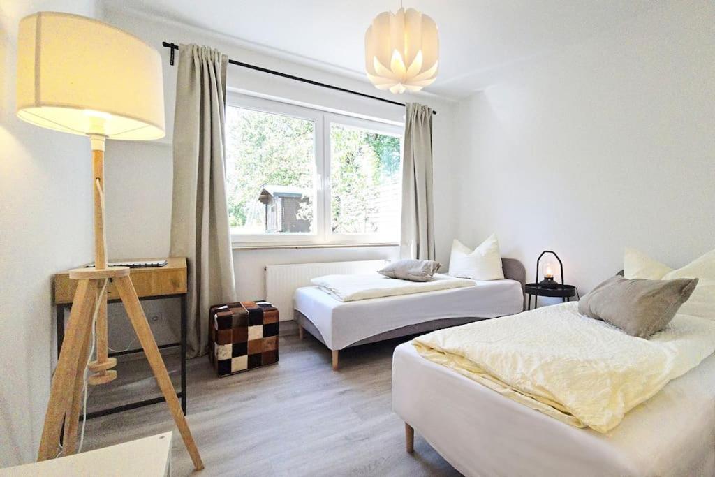 Five-Bedroom House photo 1