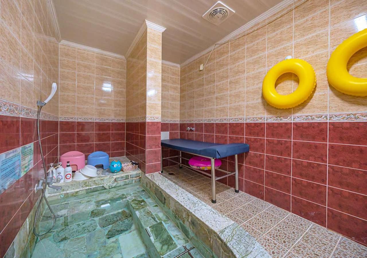 Family Room With Private Bathroom photo 3
