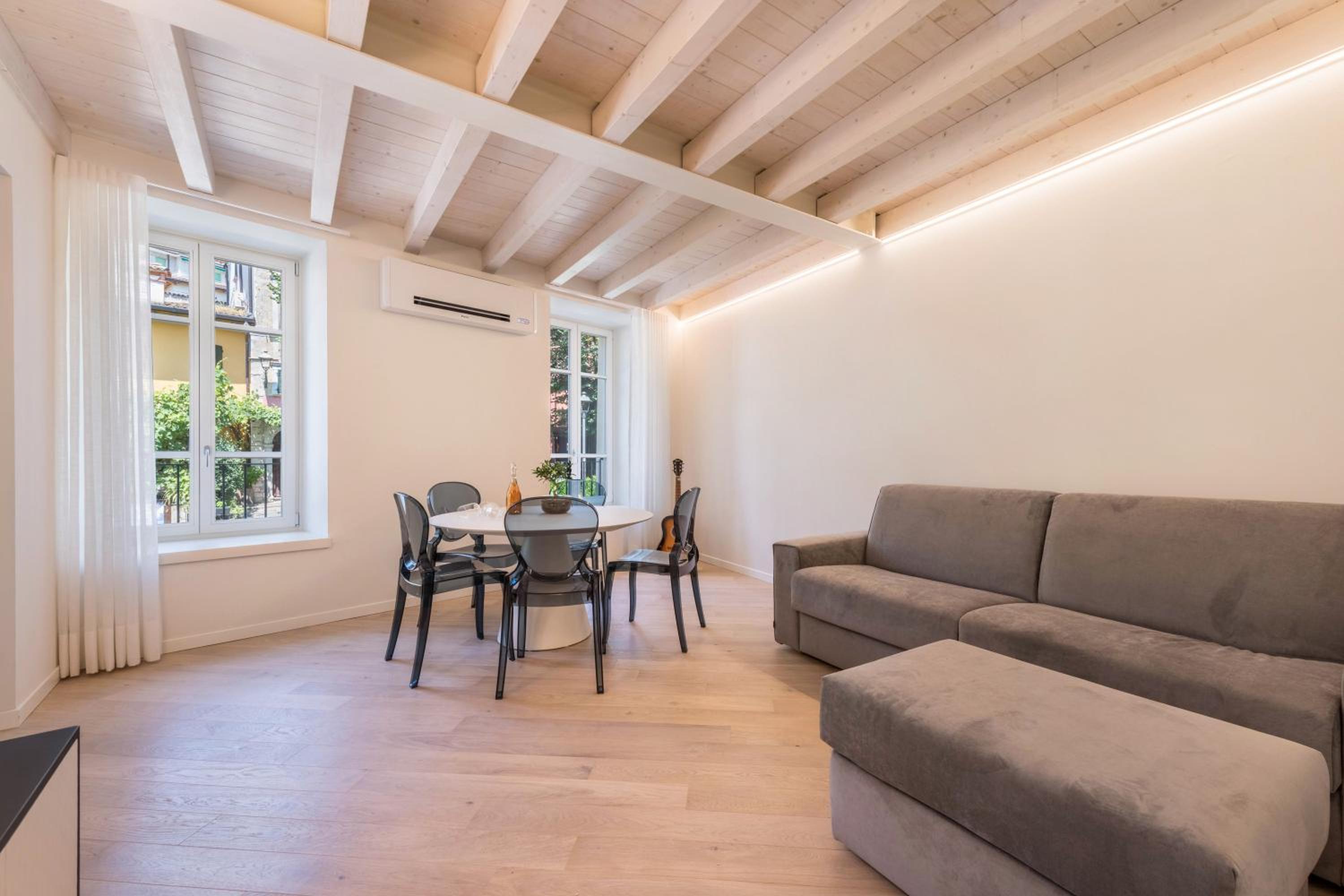 Two-Bedroom Deluxe Apartment with Garden View photo 1