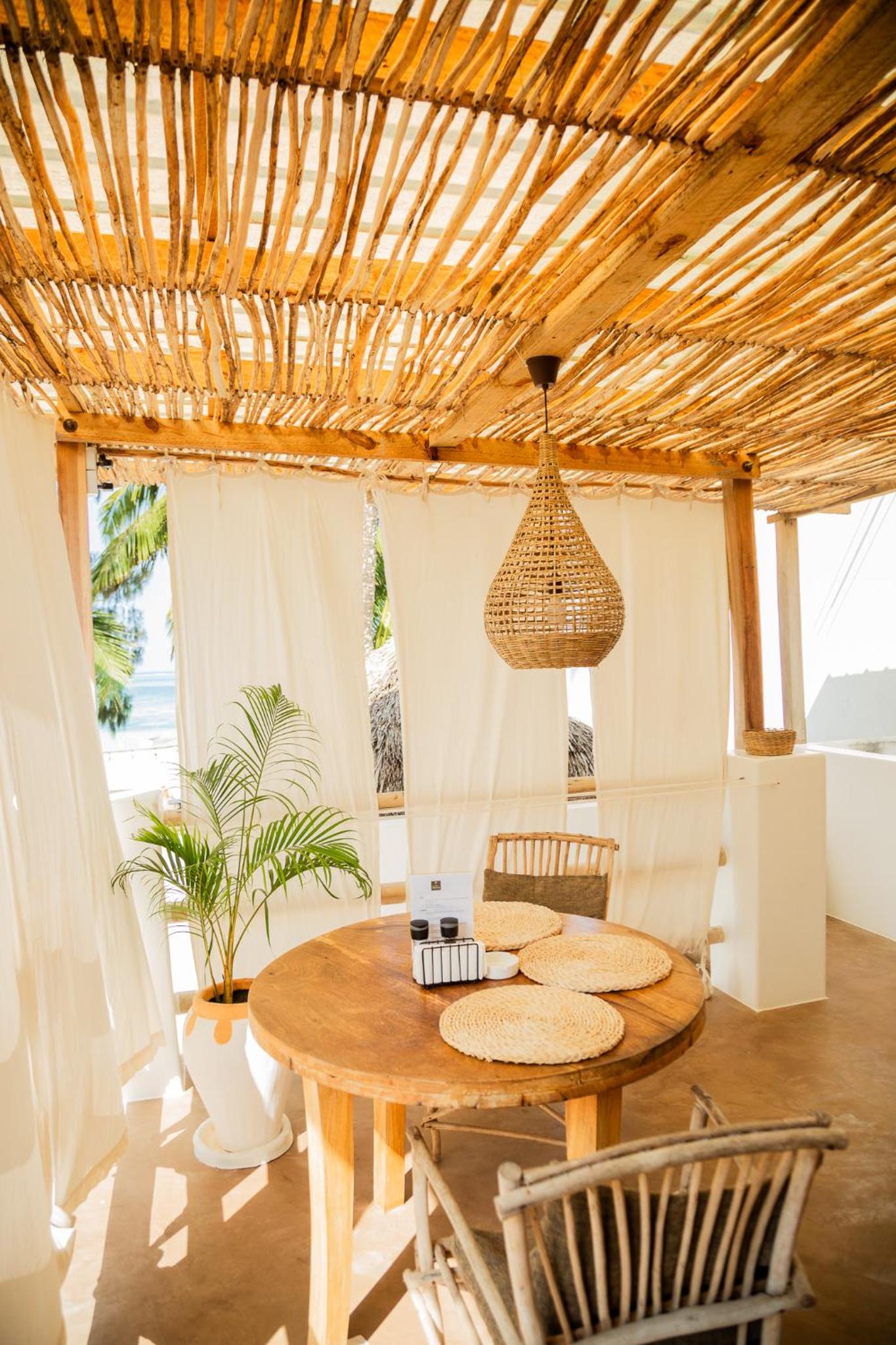 Deluxe Double Room with Balcony and Sea View photo 2