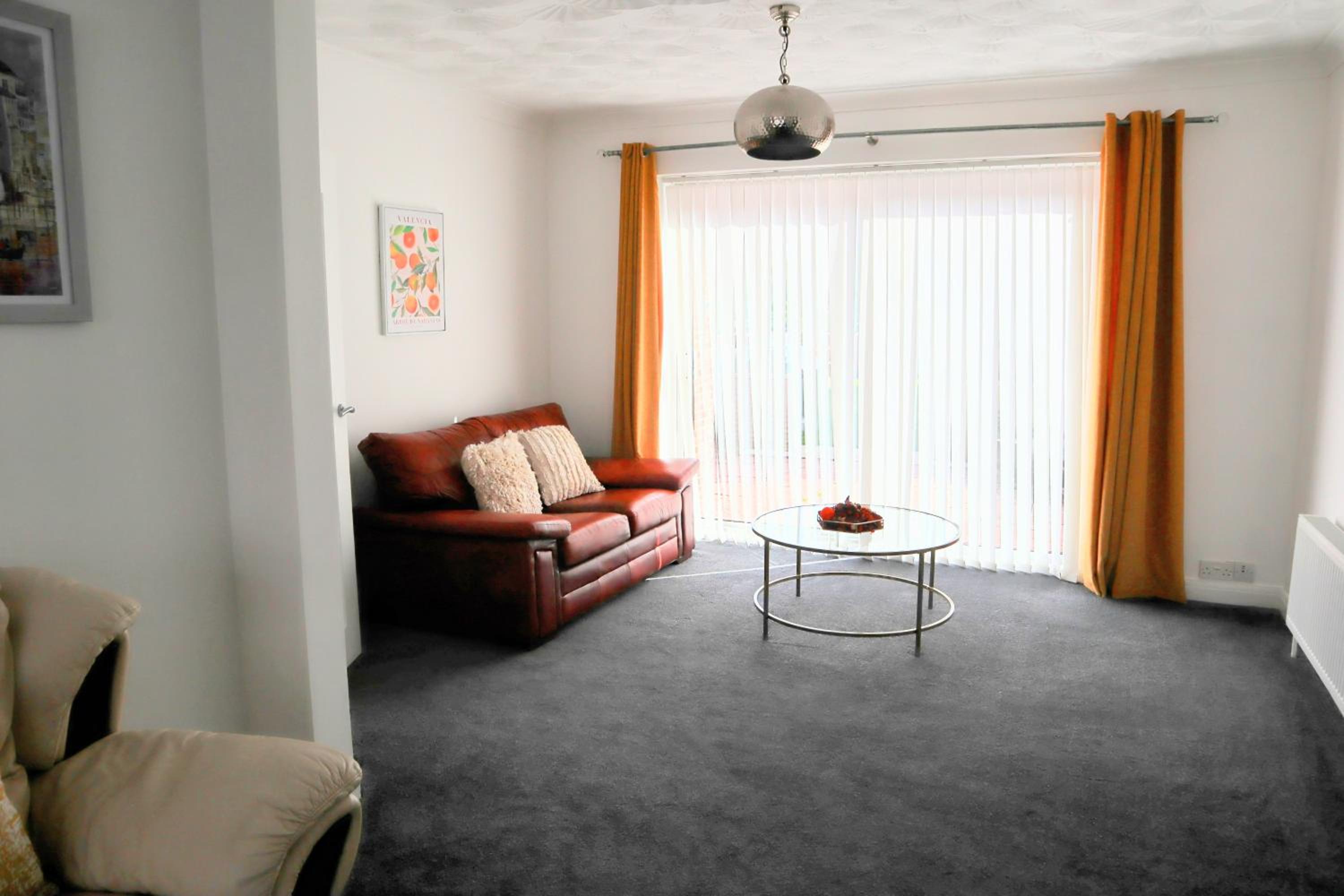 Three-Bedroom House photo 3