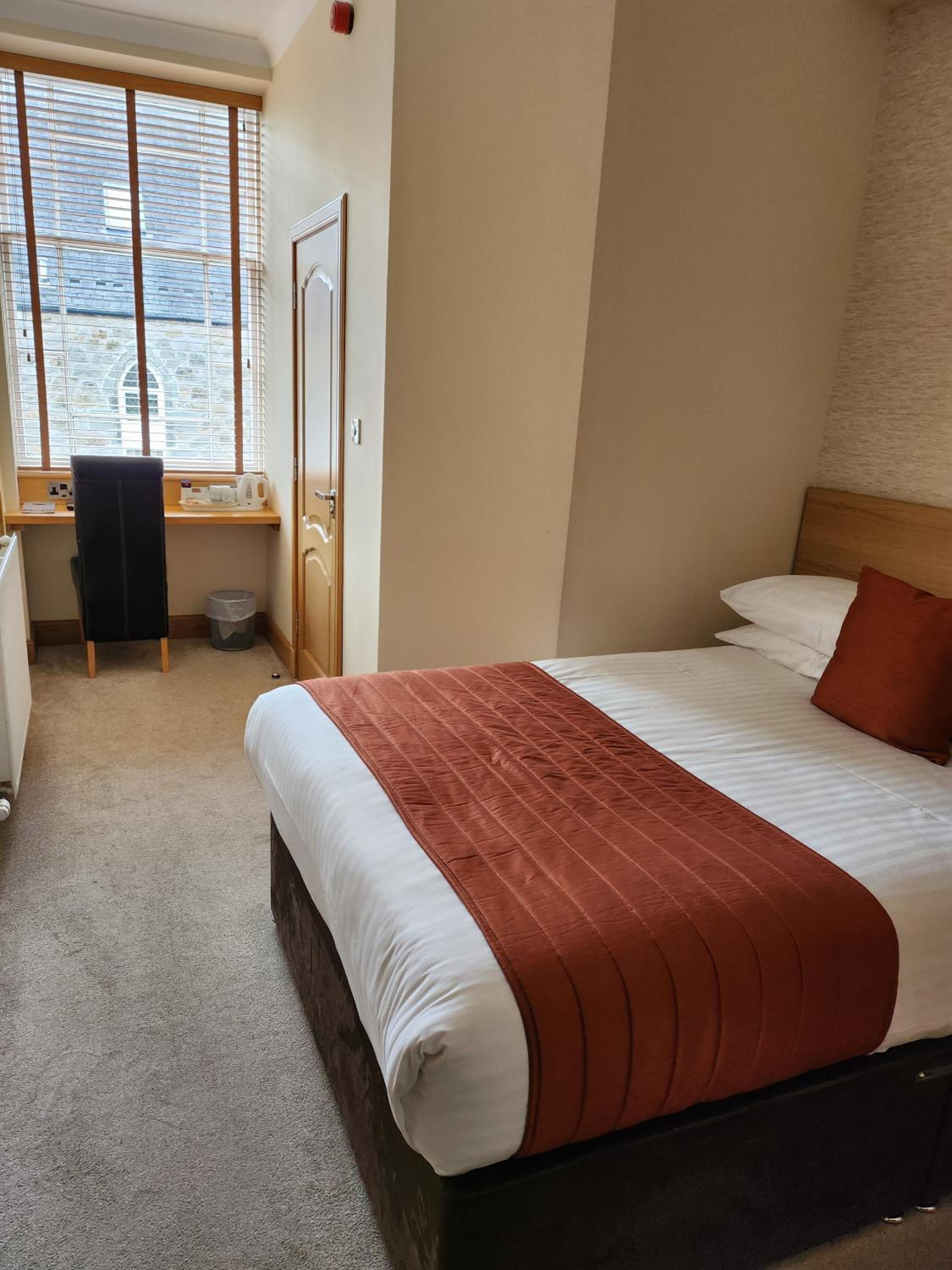 Budget Double Room photo 3
