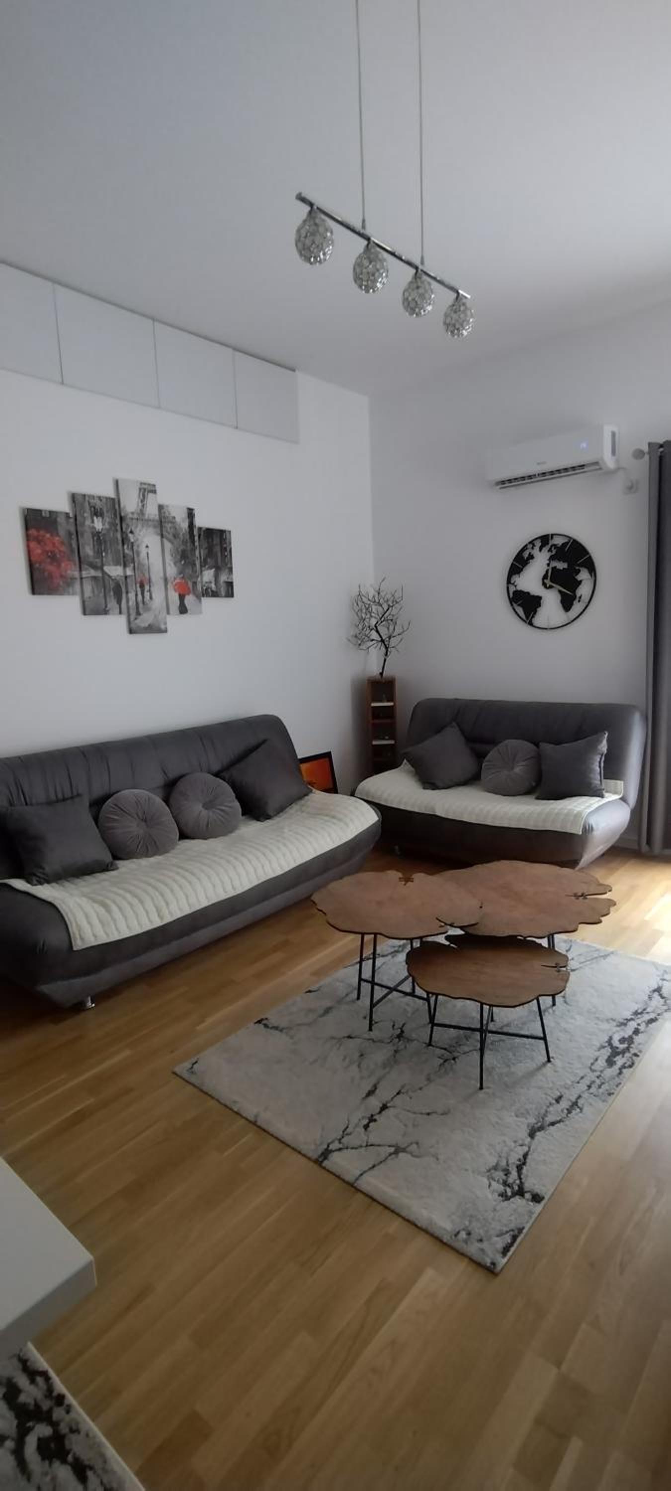 One-Bedroom Apartment photo 1