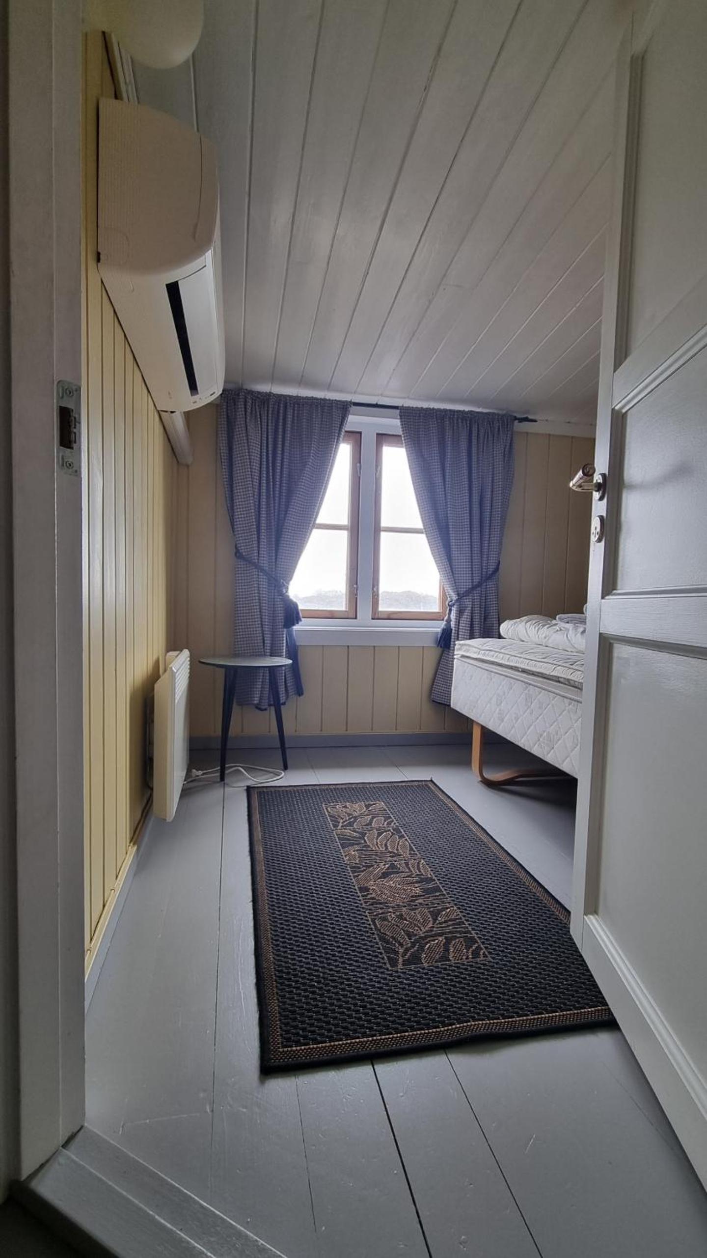 Three-Bedroom House photo 3
