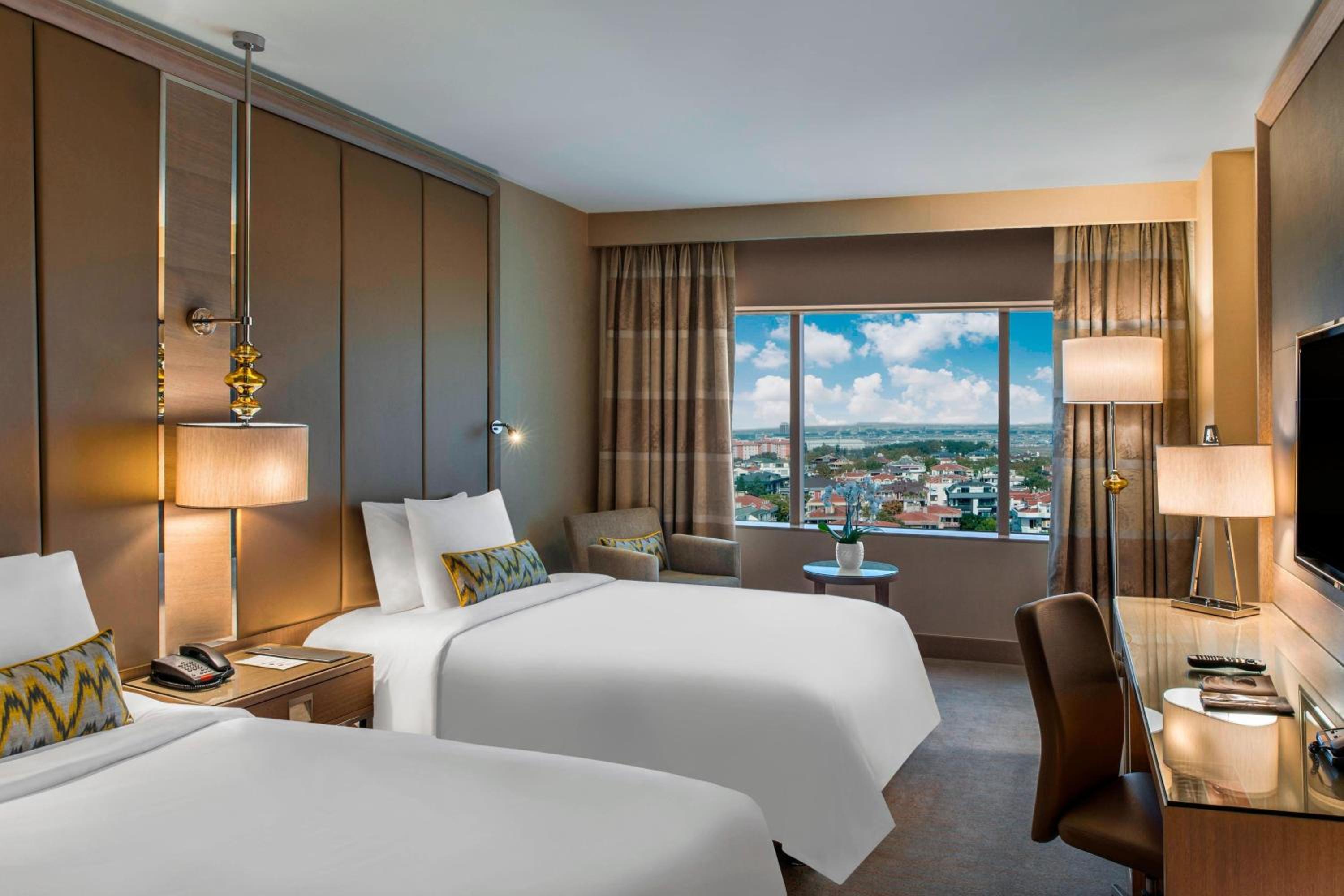 Deluxe Twin Room with City View