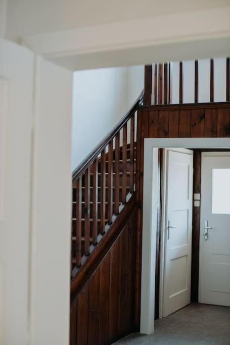 Five-Bedroom House photo 3
