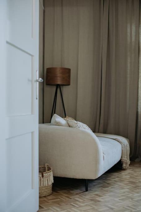 Five-Bedroom House photo 1