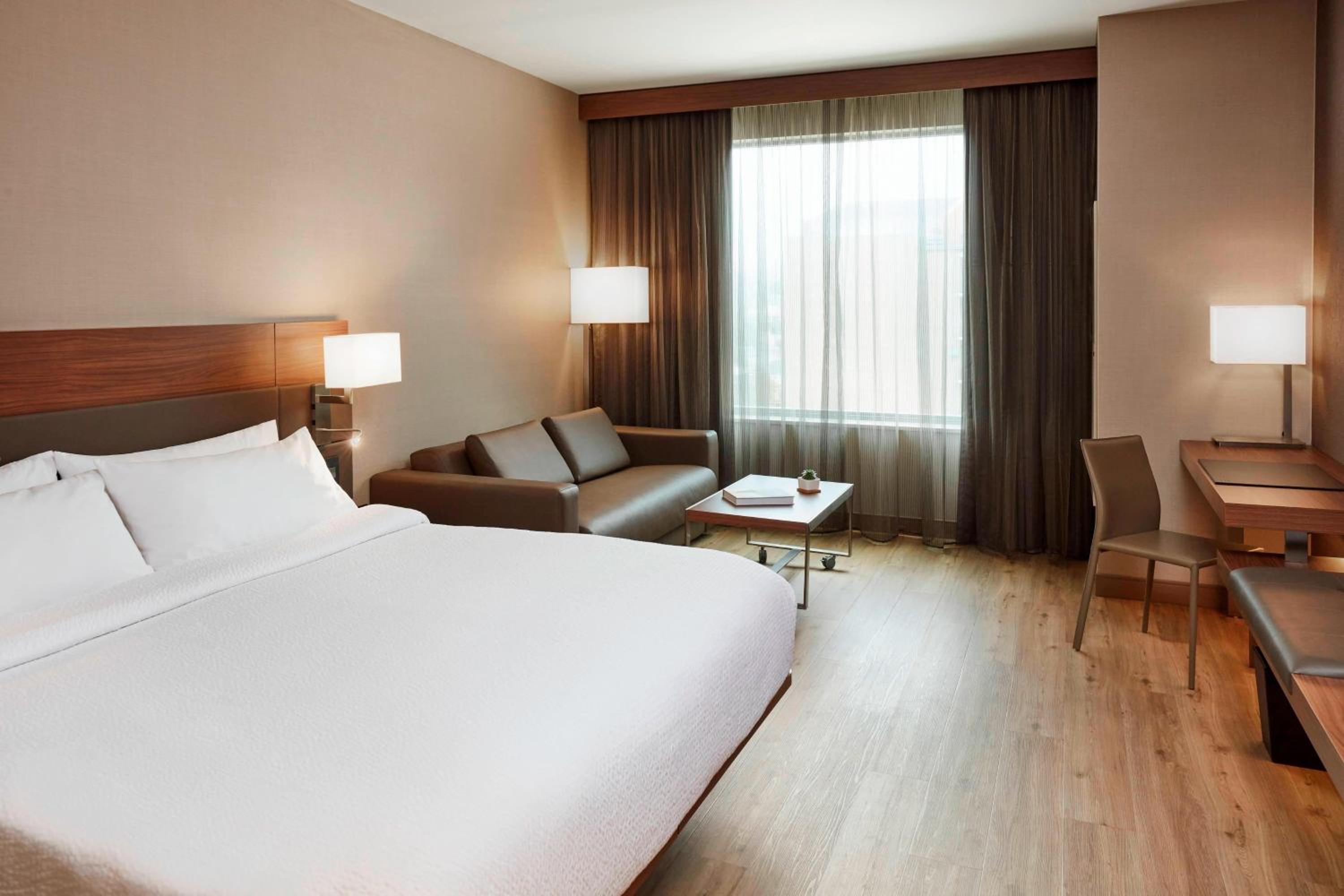 King Room - Hearing Accessible