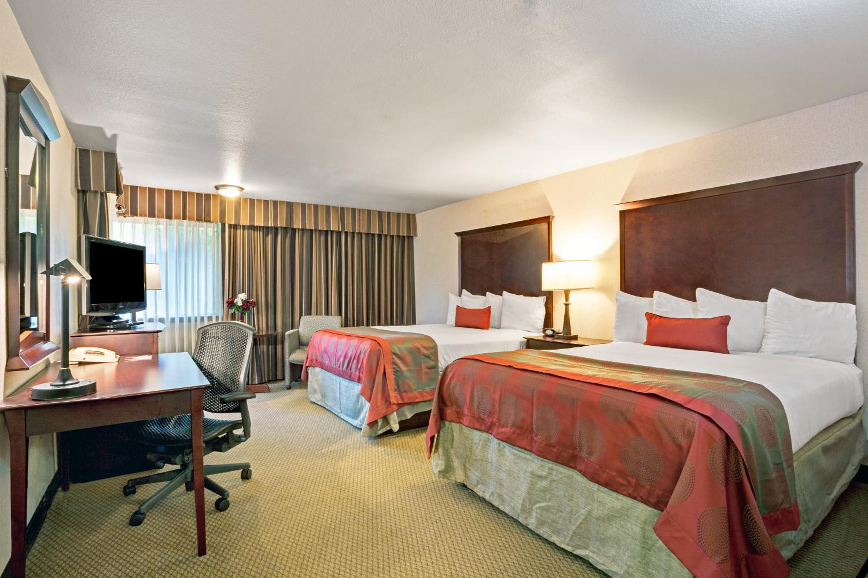 Queen Room with Two Queen Beds - Non-Smoking - Photo 1