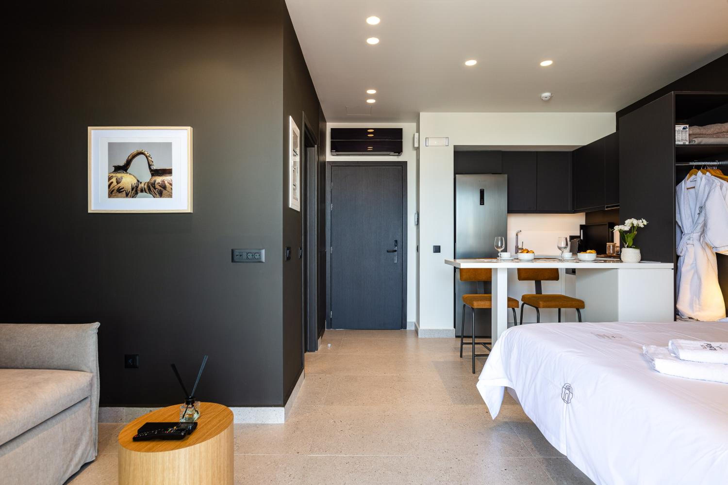 Junior Suite with Outdoor Jetted Tub - Photo 9