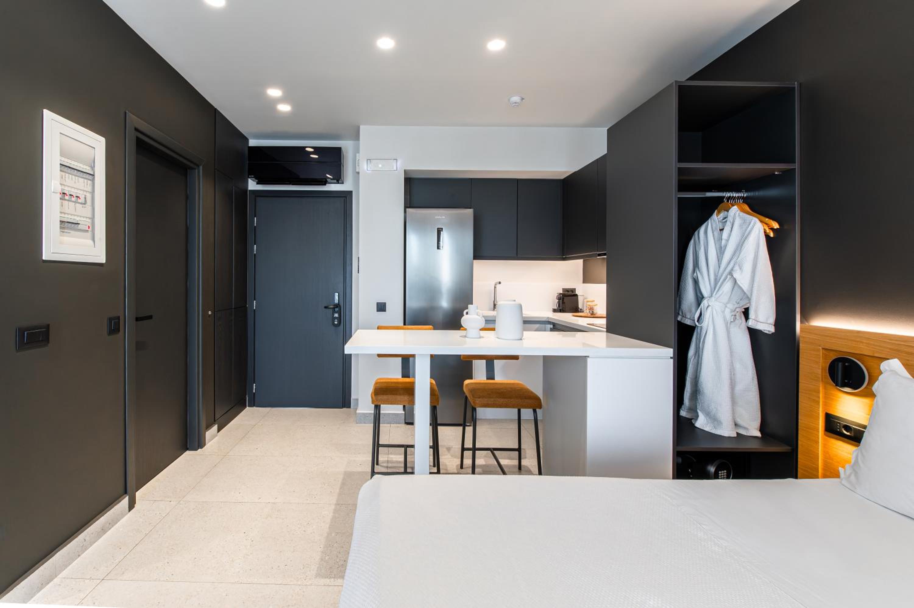 Junior Suite with Outdoor Jetted Tub - Photo 12