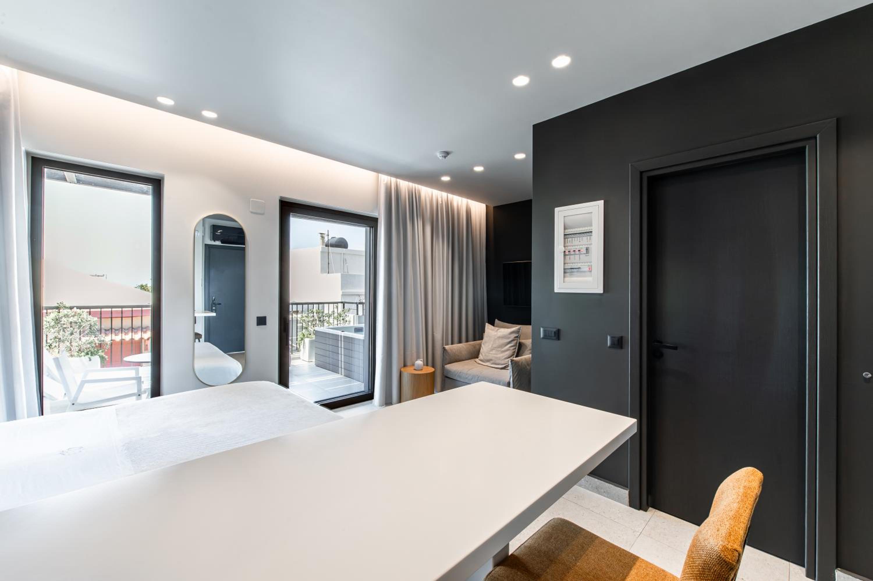 Junior Suite with Outdoor Jetted Tub - Photo 15