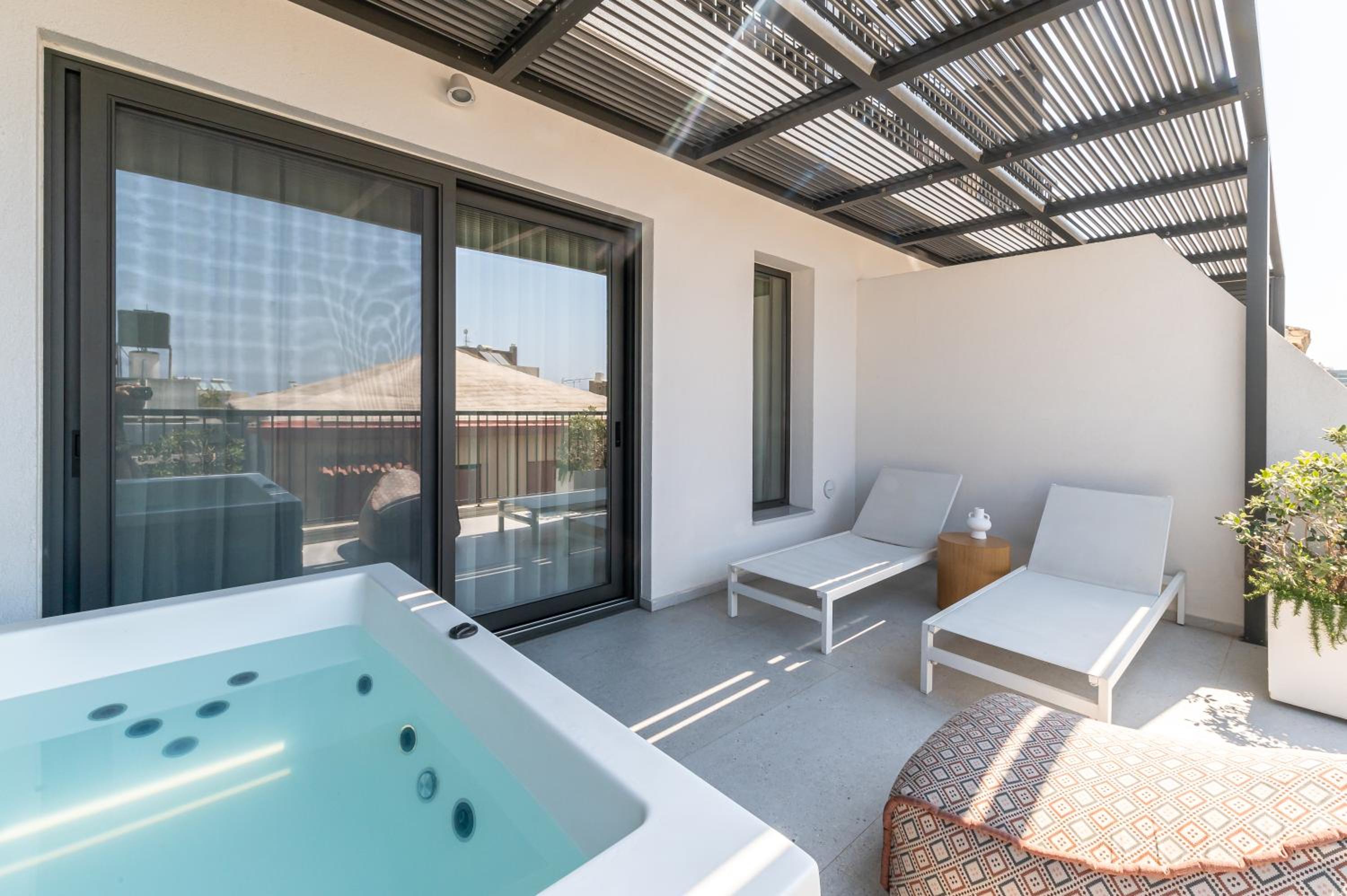 Junior Suite with Outdoor Jetted Tub - Photo 19