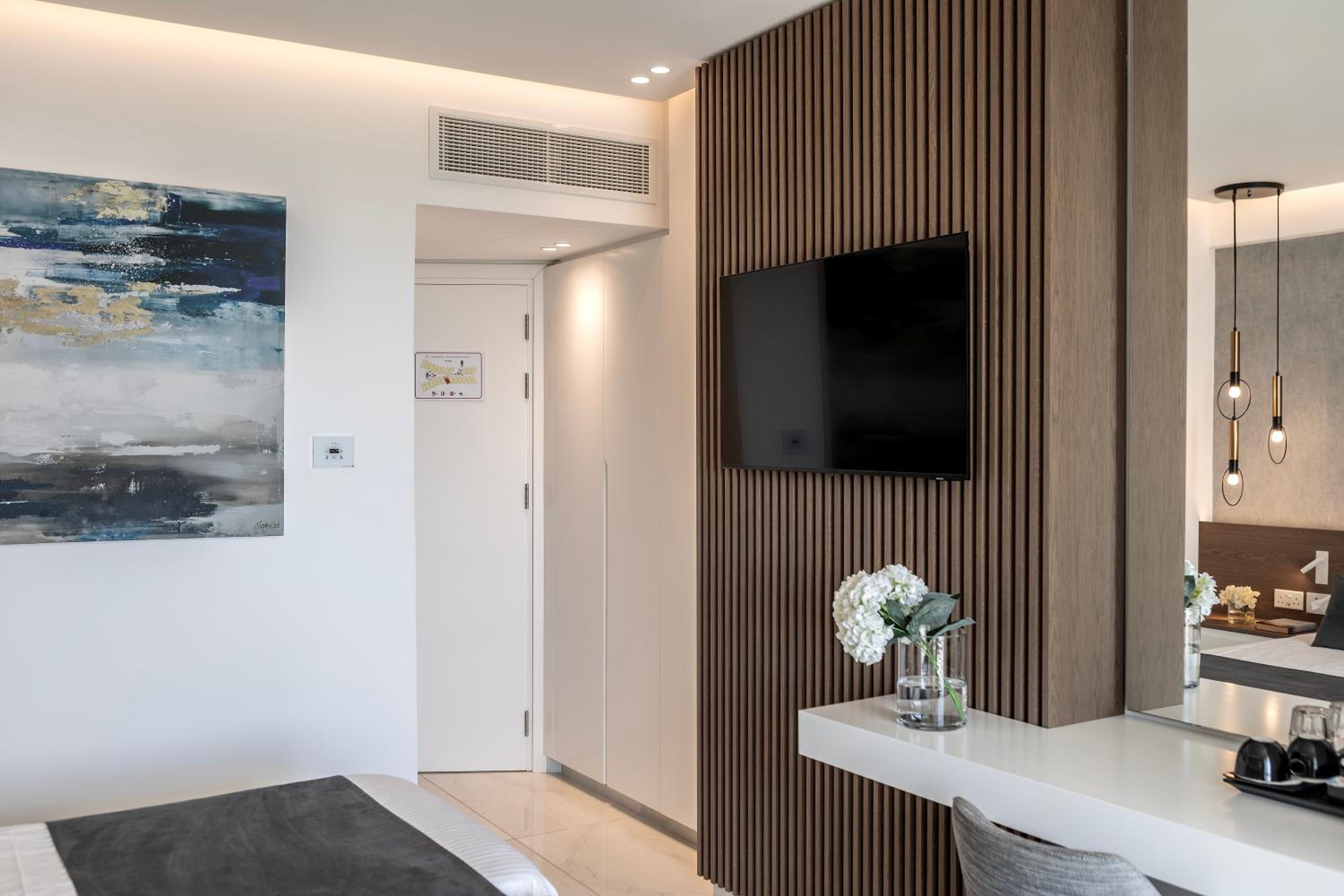 Double or Twin Room with Inland View - Photo 14