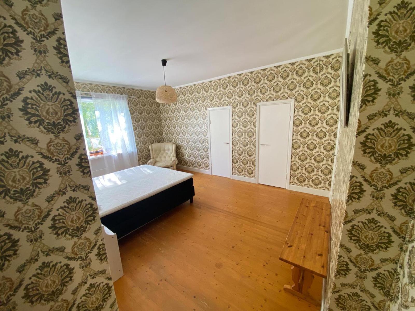 Three-Bedroom House photo 3