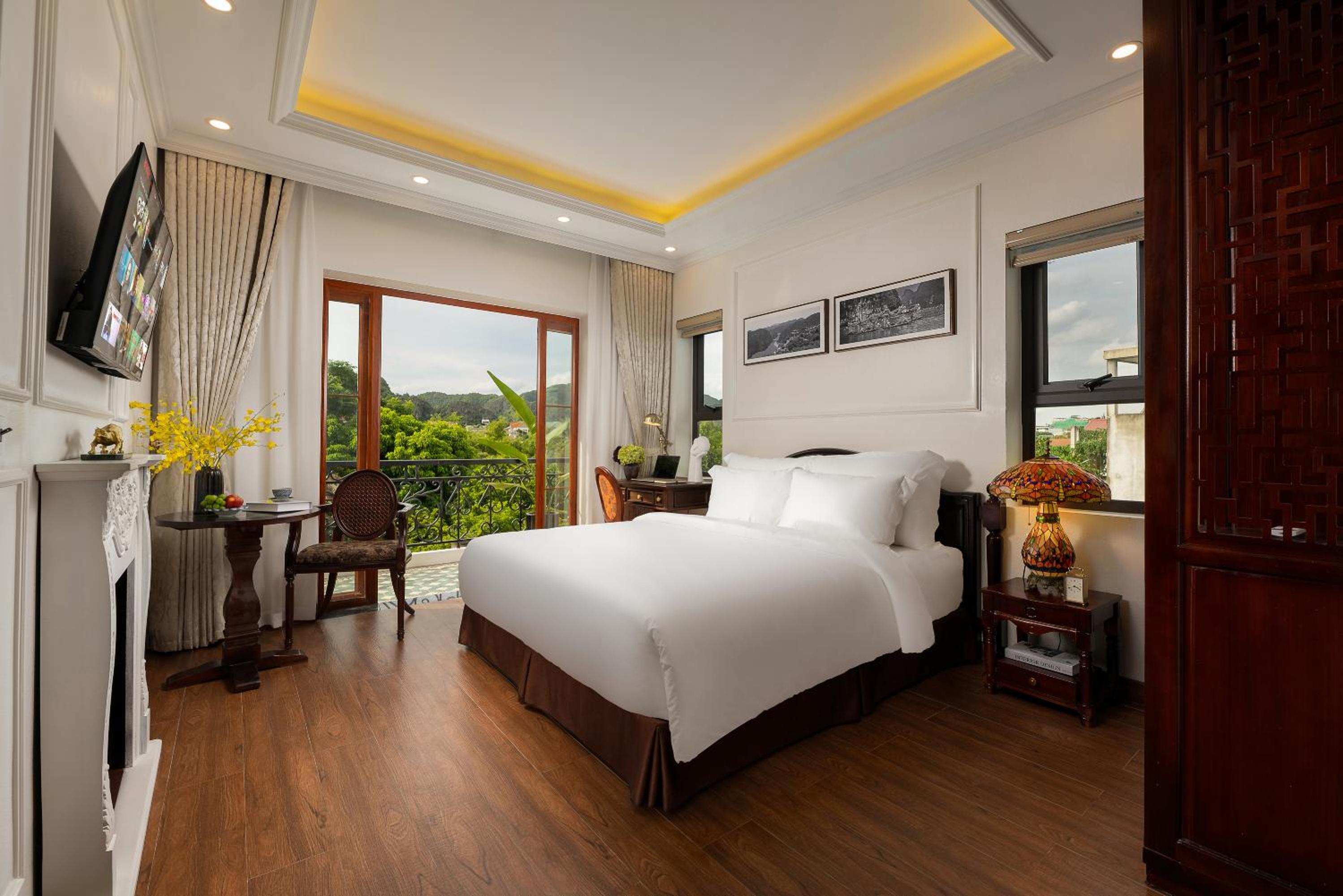 Deluxe Double Room with Balcony - Photo 1
