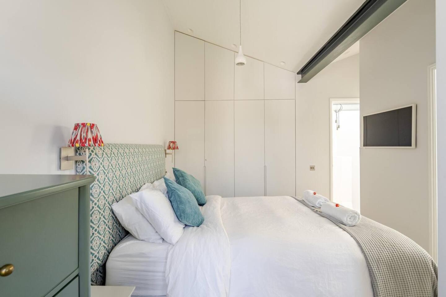 Two-Bedroom House photo 2
