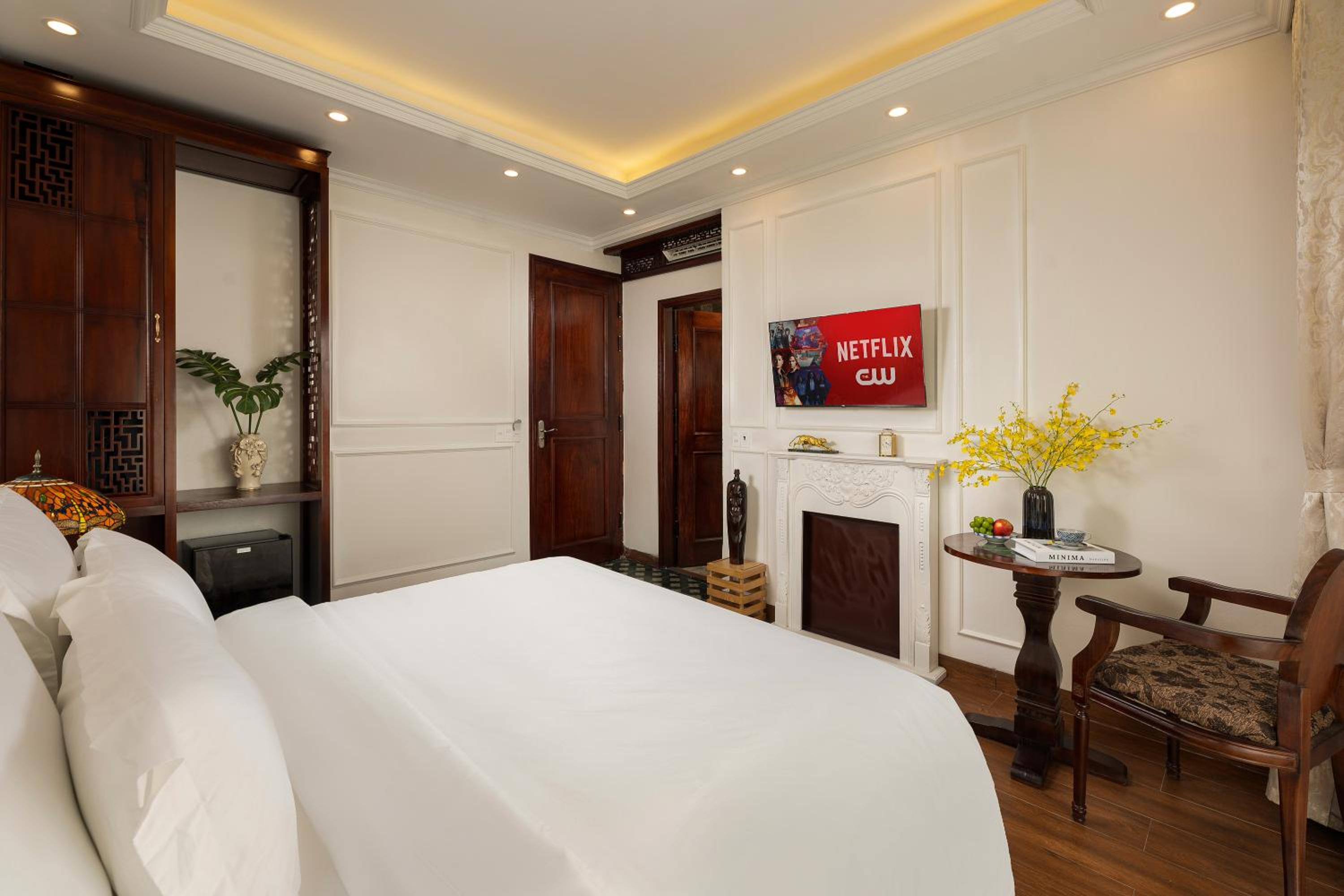 Deluxe Double Room with Balcony - Photo 10