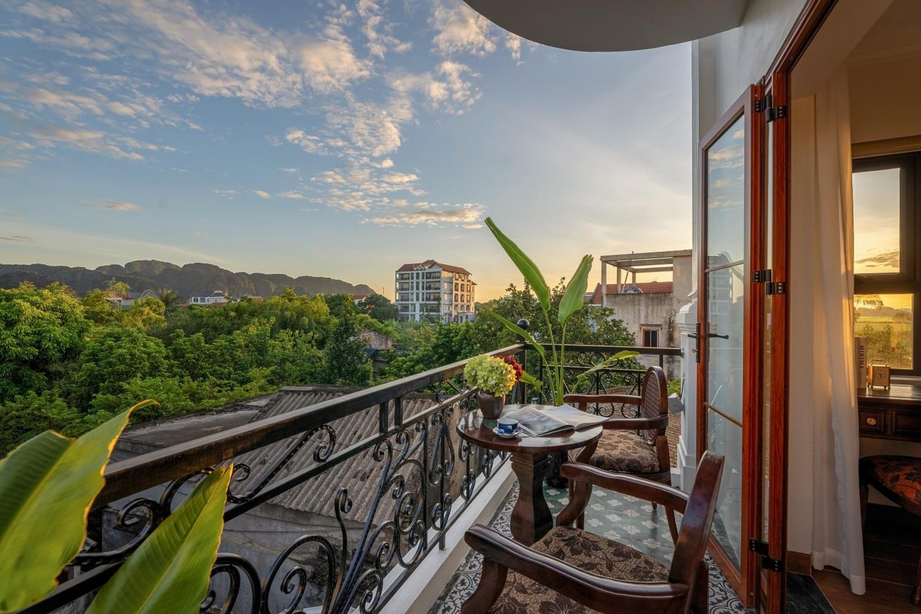 Deluxe Double Room with Balcony - Photo 2