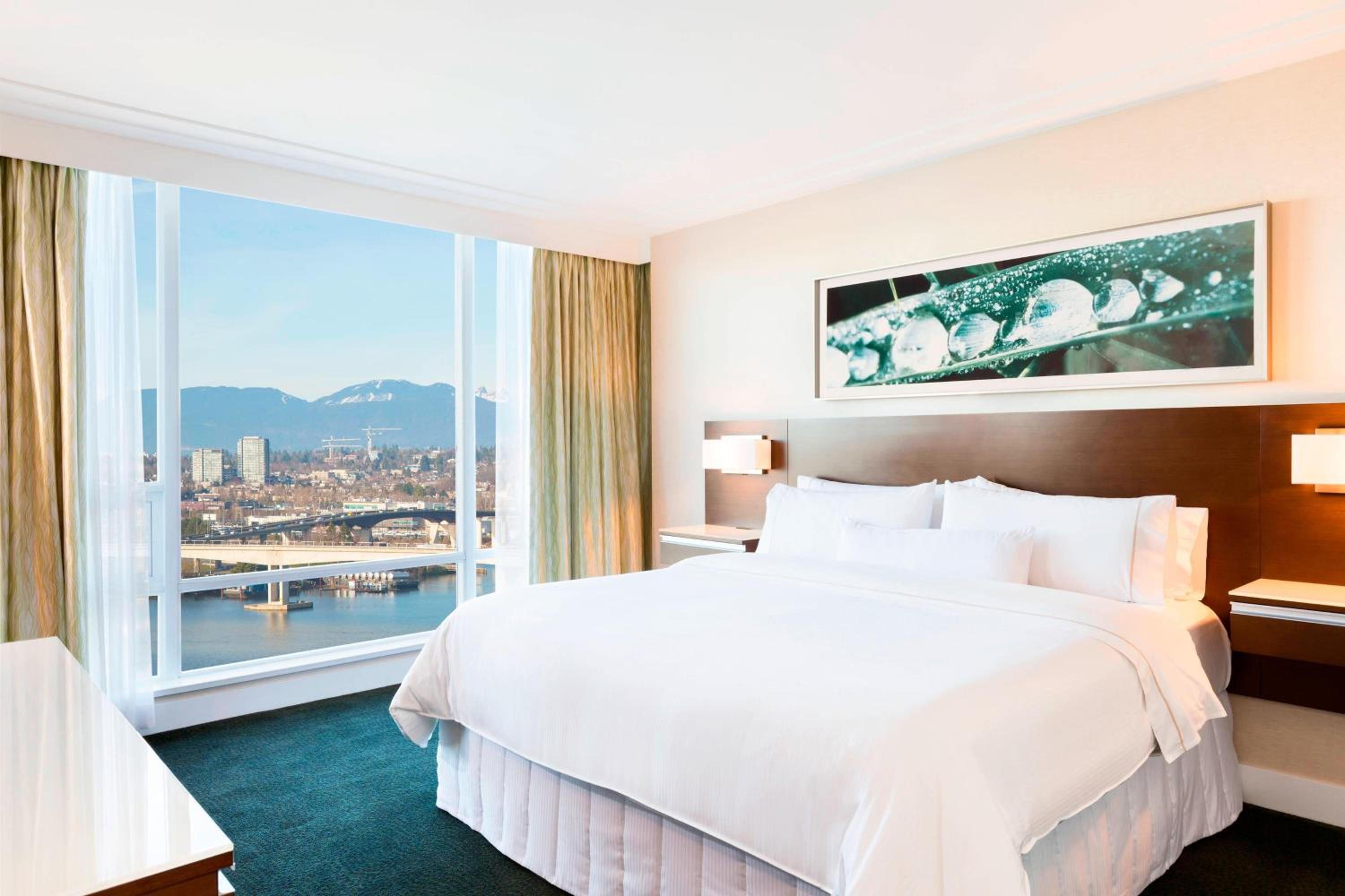 Corner King Room - Photo 1
