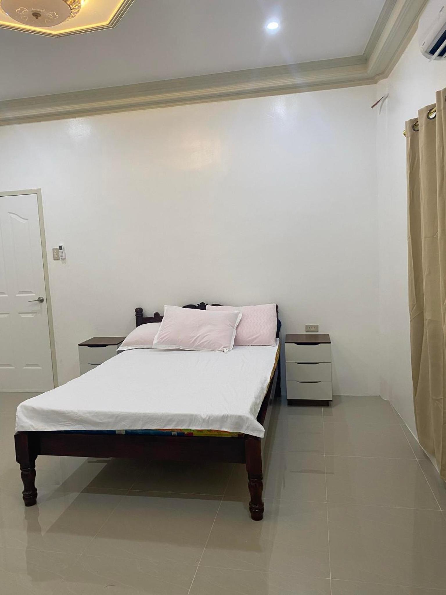 Three-Bedroom House photo 3