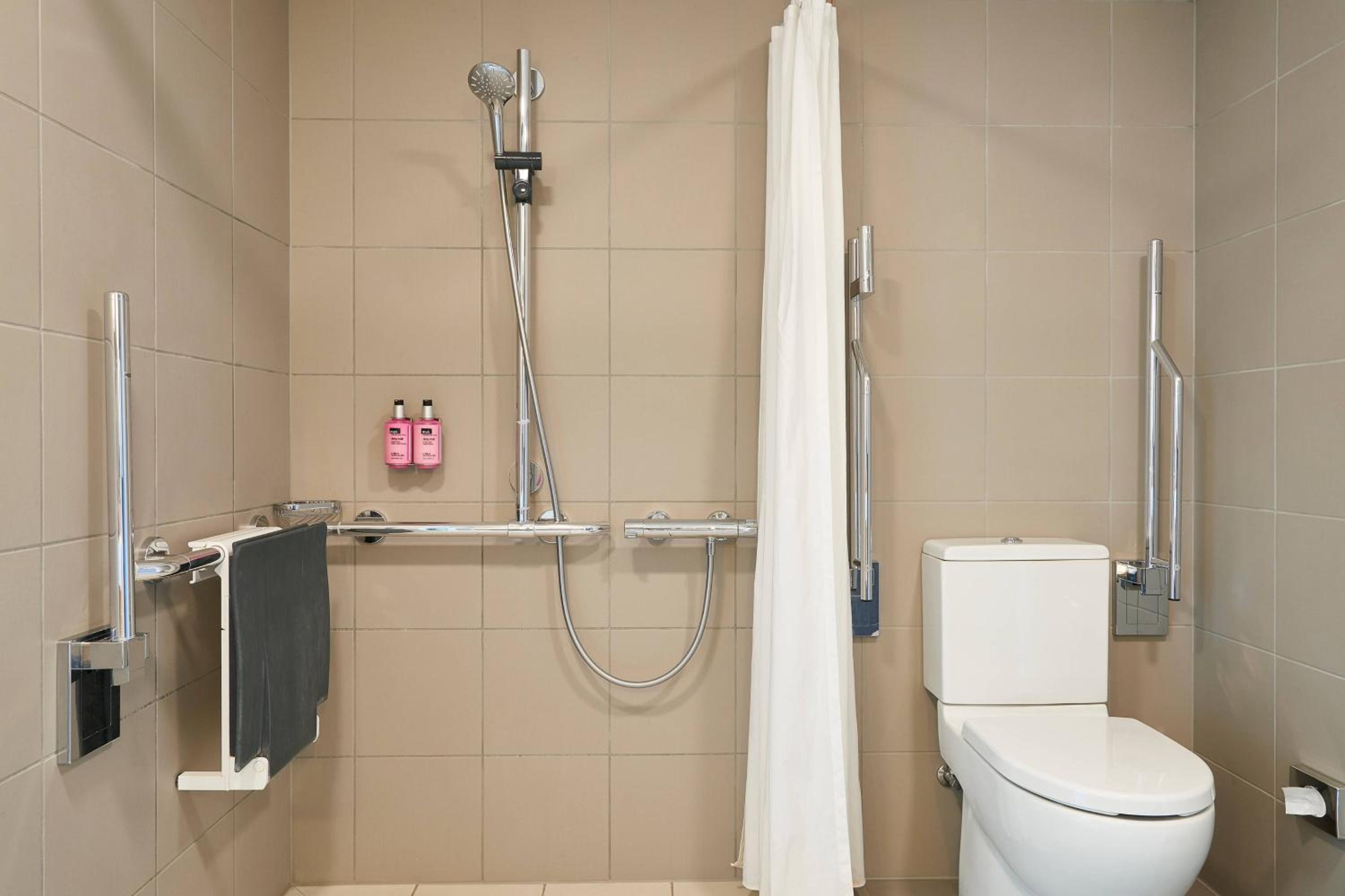 Moxy Sleeper, Guest room, 1 Queen