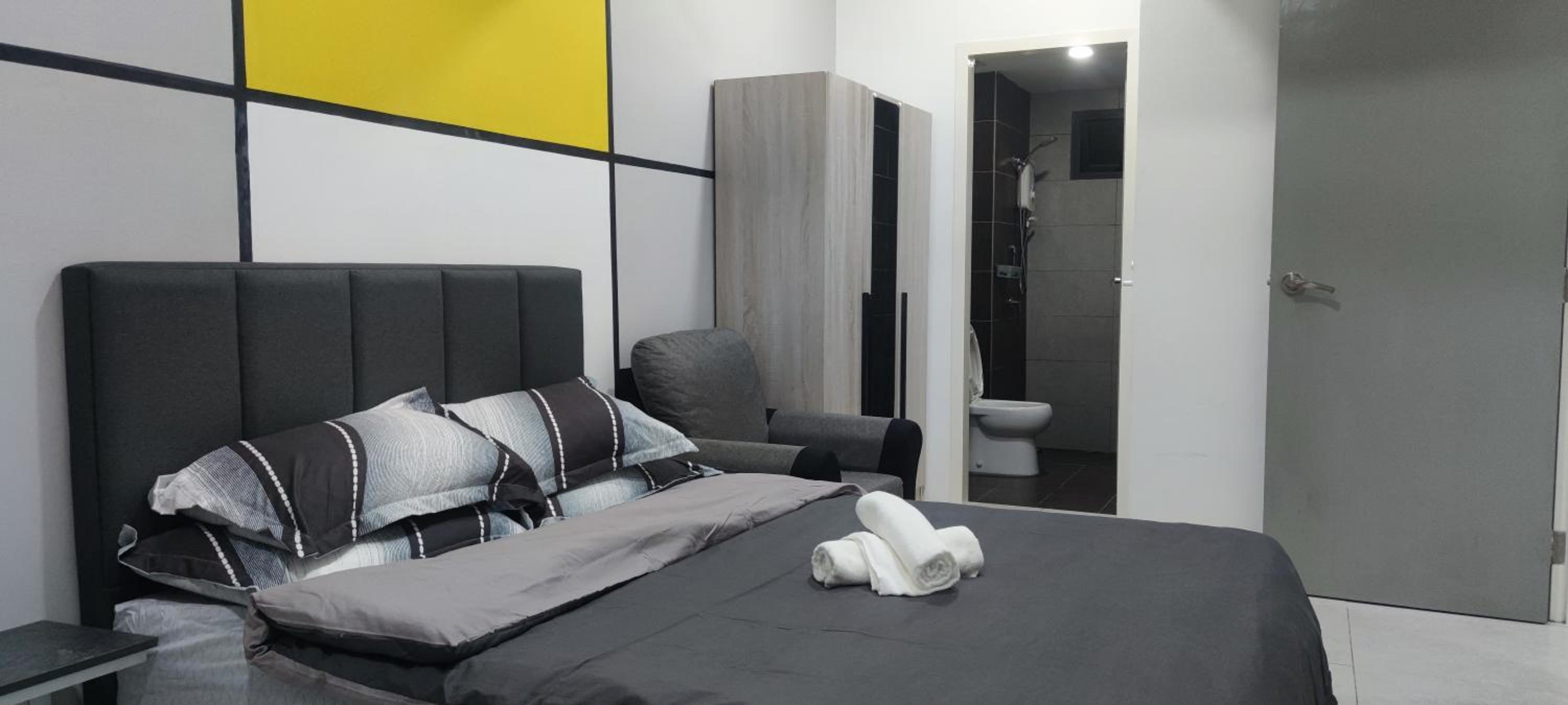 Four-Bedroom Apartment photo 3