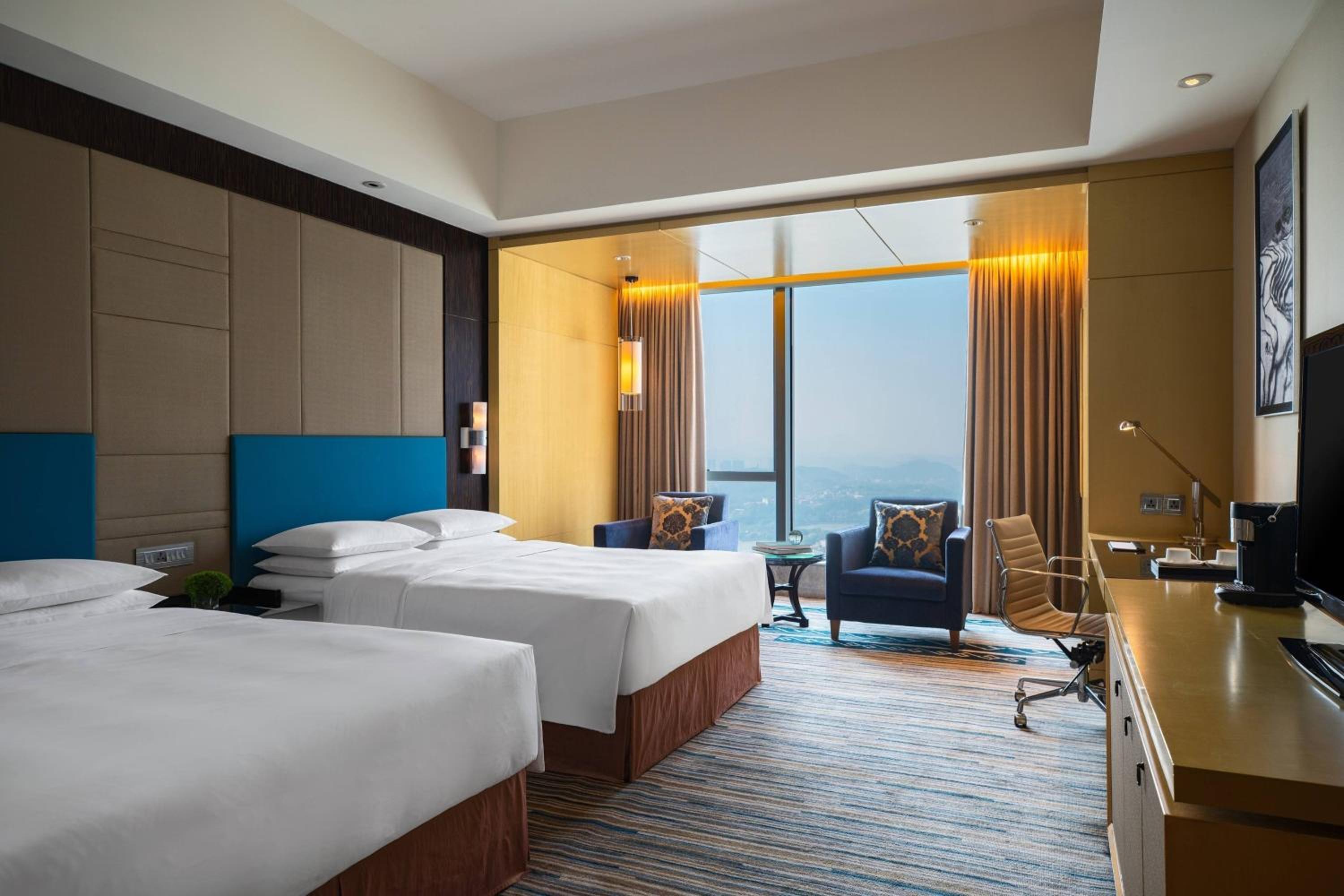 Double Room with Two Double Beds and River View - Club Lounge Access