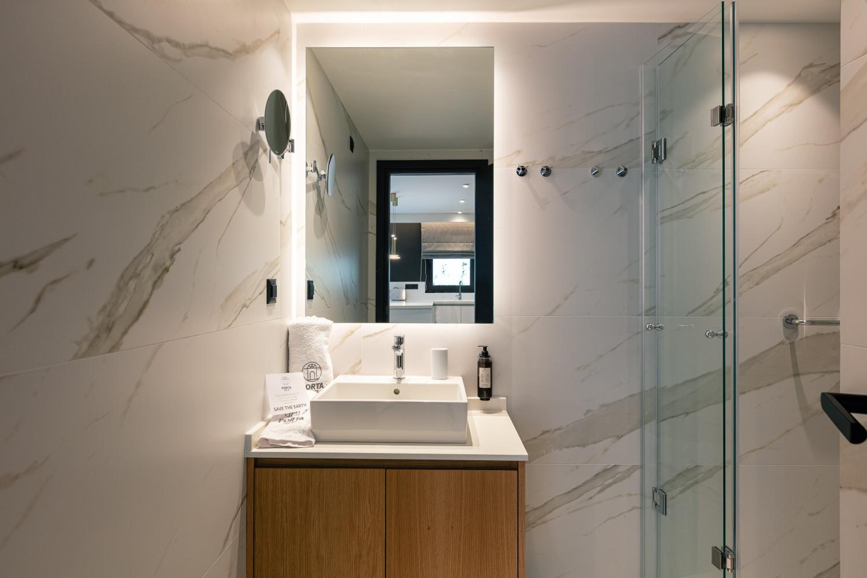 Suite with Terrace & Outdoor Jetted Tub - Photo 6