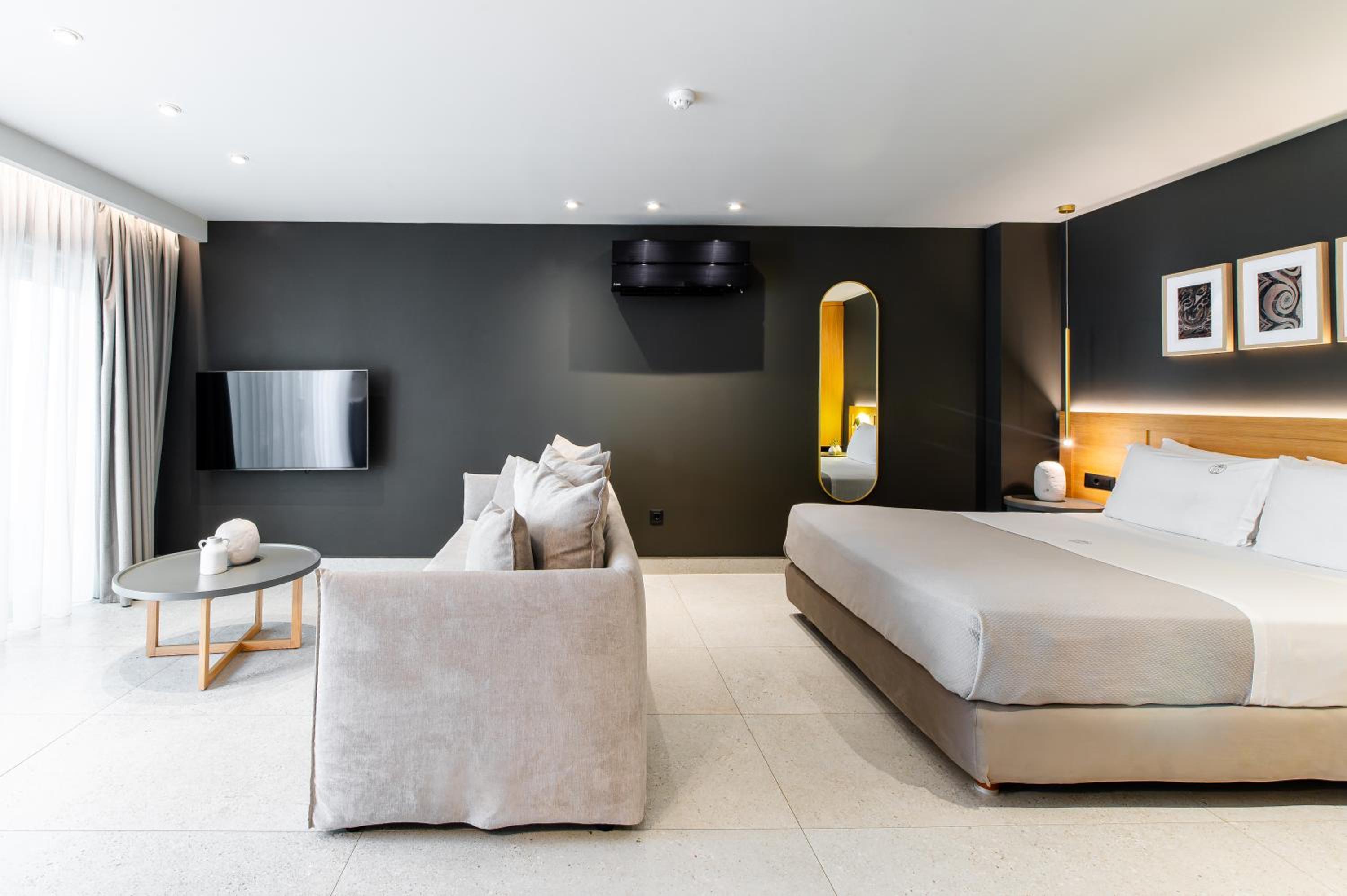 Suite with Terrace & Outdoor Jetted Tub