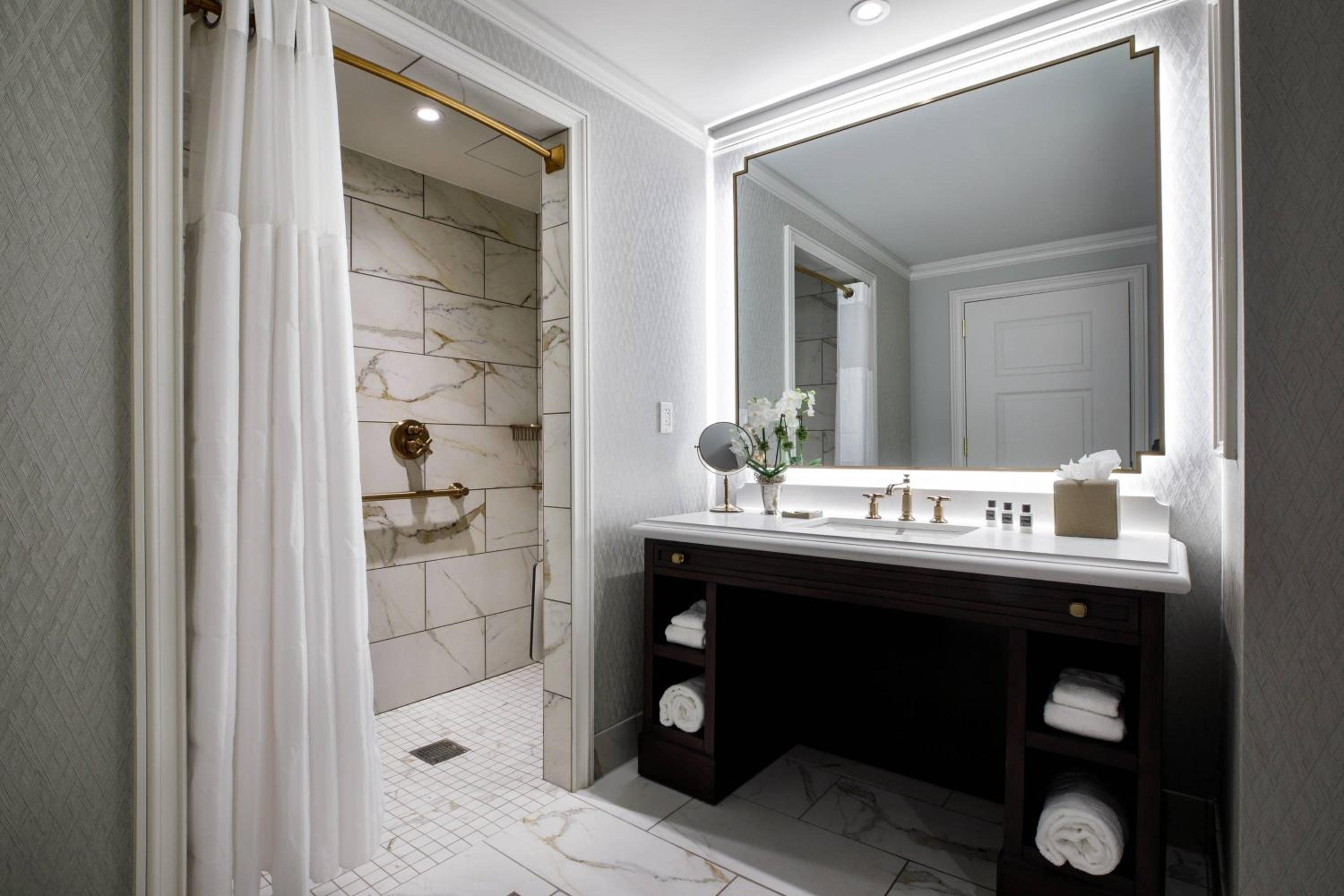 Guest Room, 1 King - Photo 2