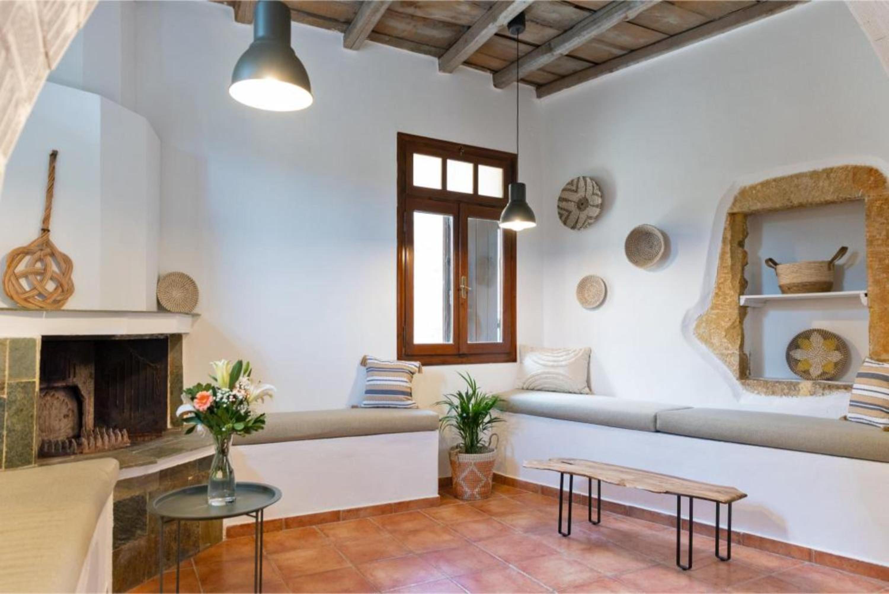 Two Bedroom Apartment With Mountain View (Tethys 3)