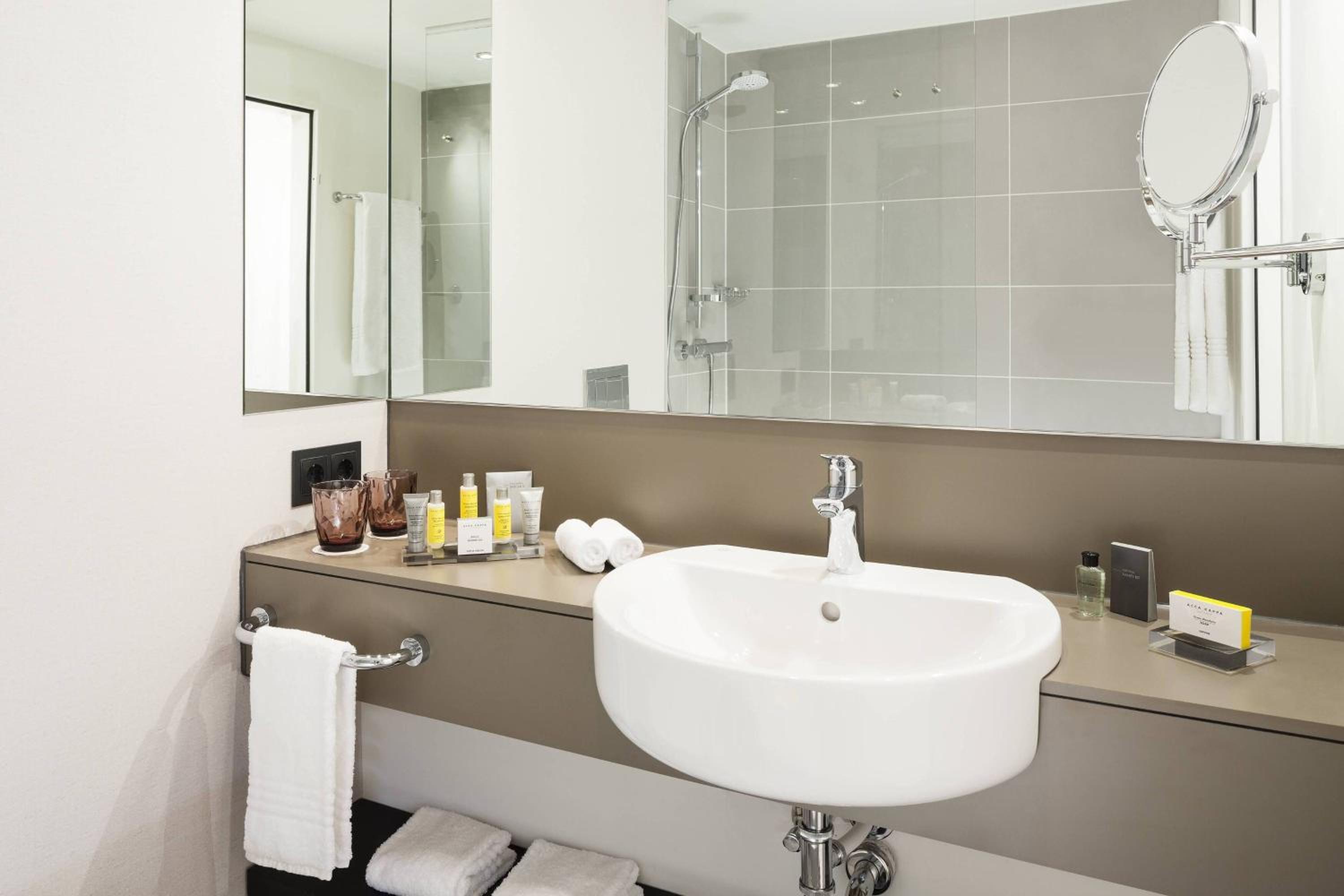 Executive Room, Executive lounge access, Guest room, 1 King - Photo 6
