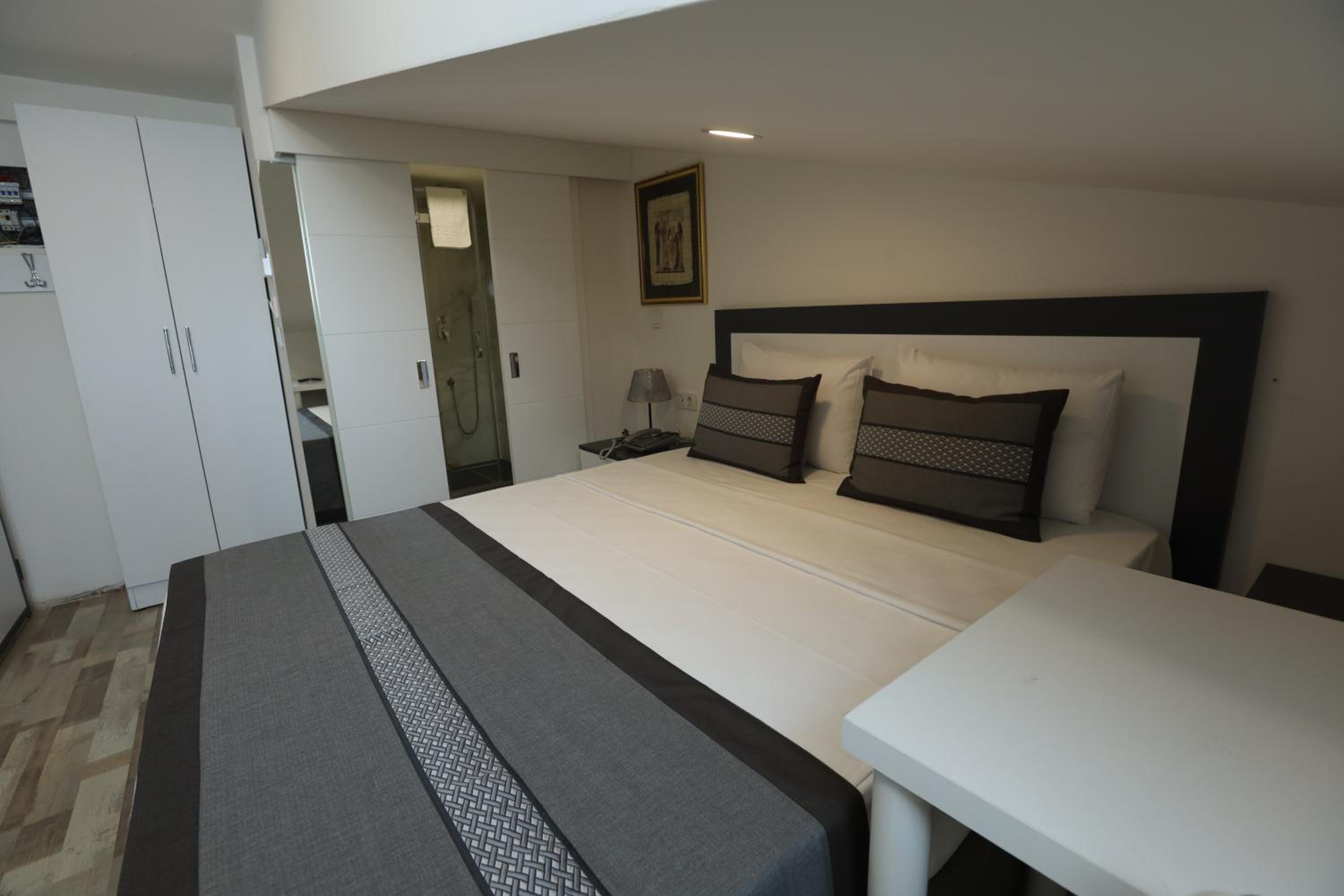 Budget Double Room photo 2