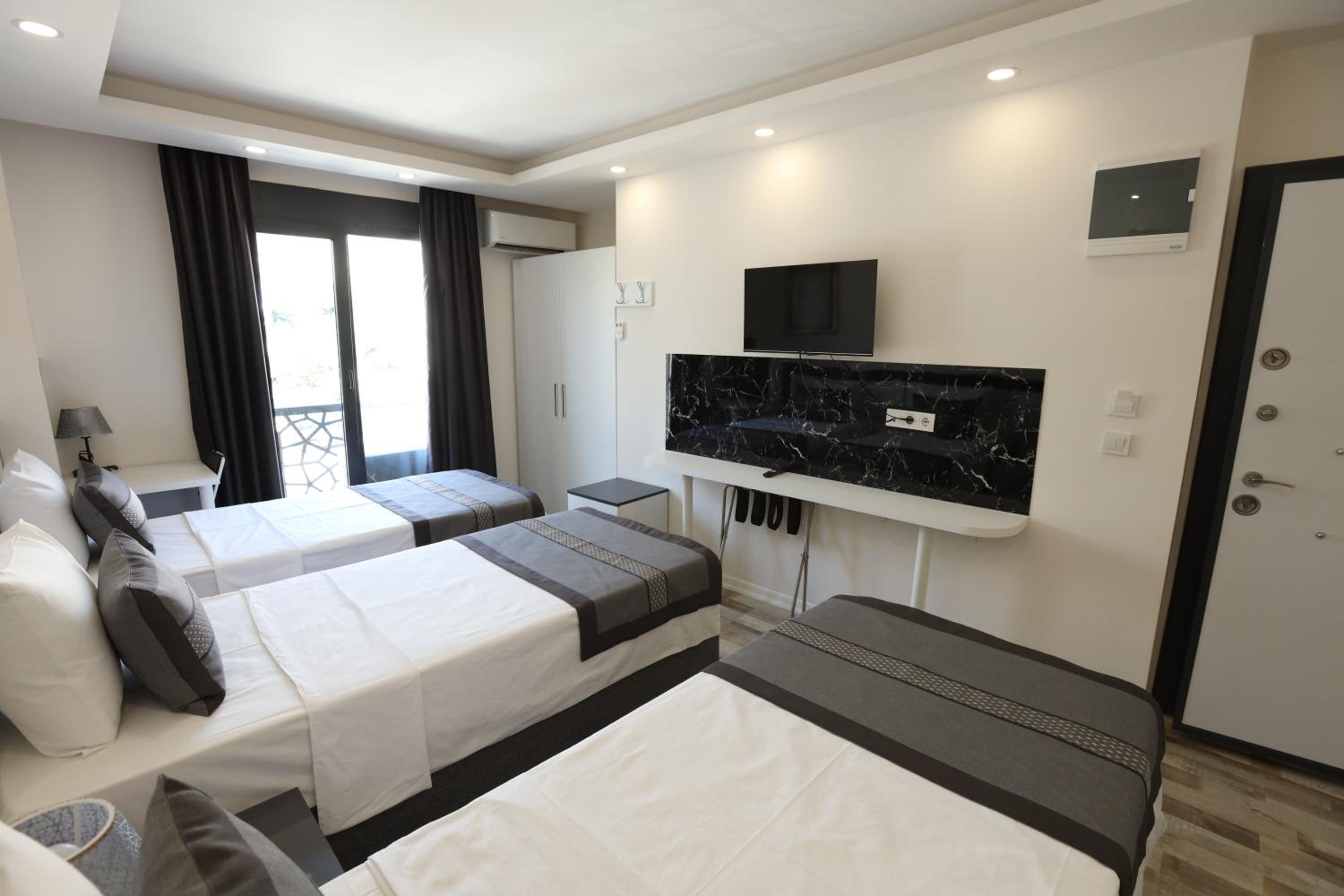 Comfort Triple Room photo 2