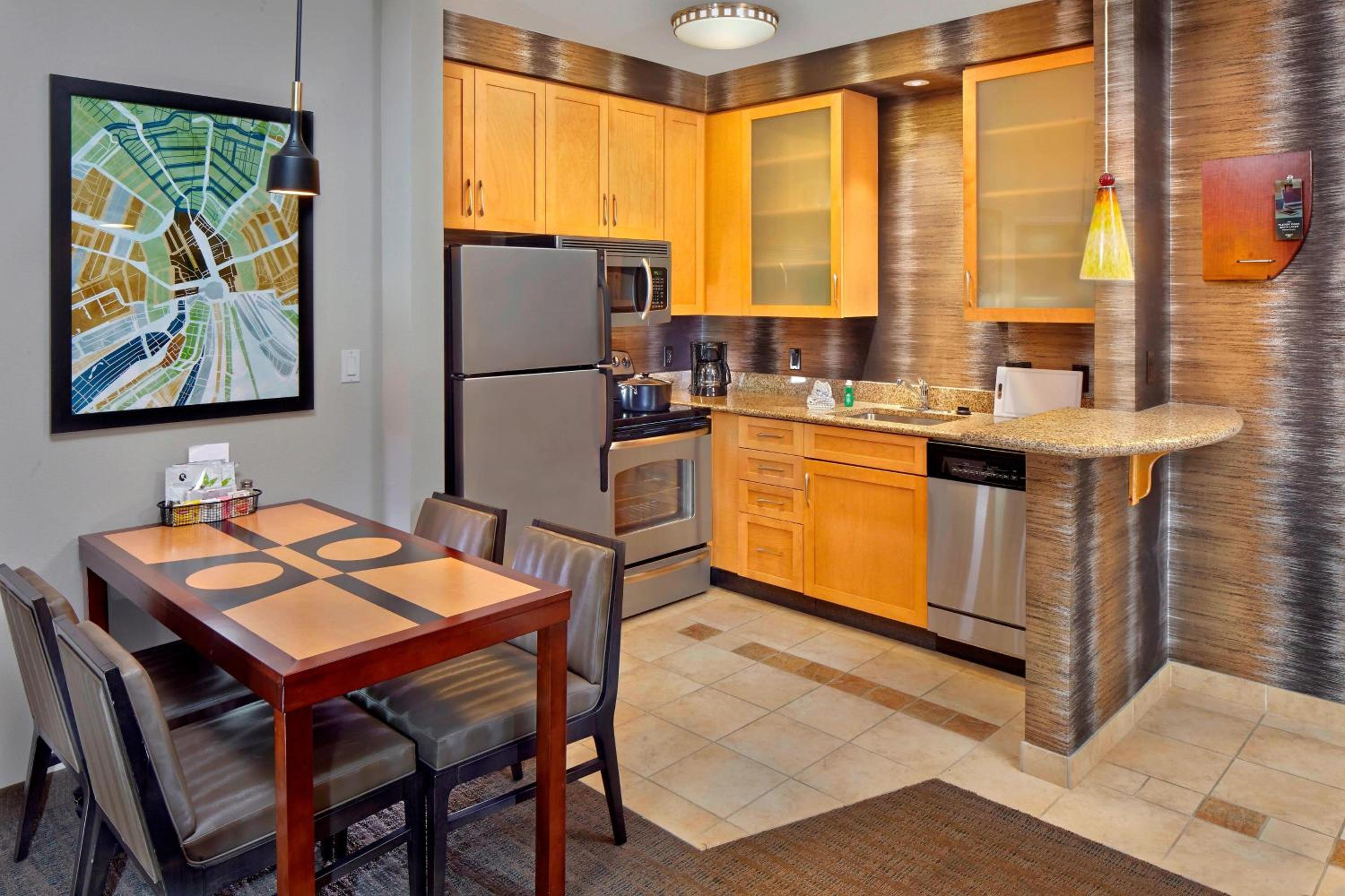 Two-Bedroom Suite - Photo 4