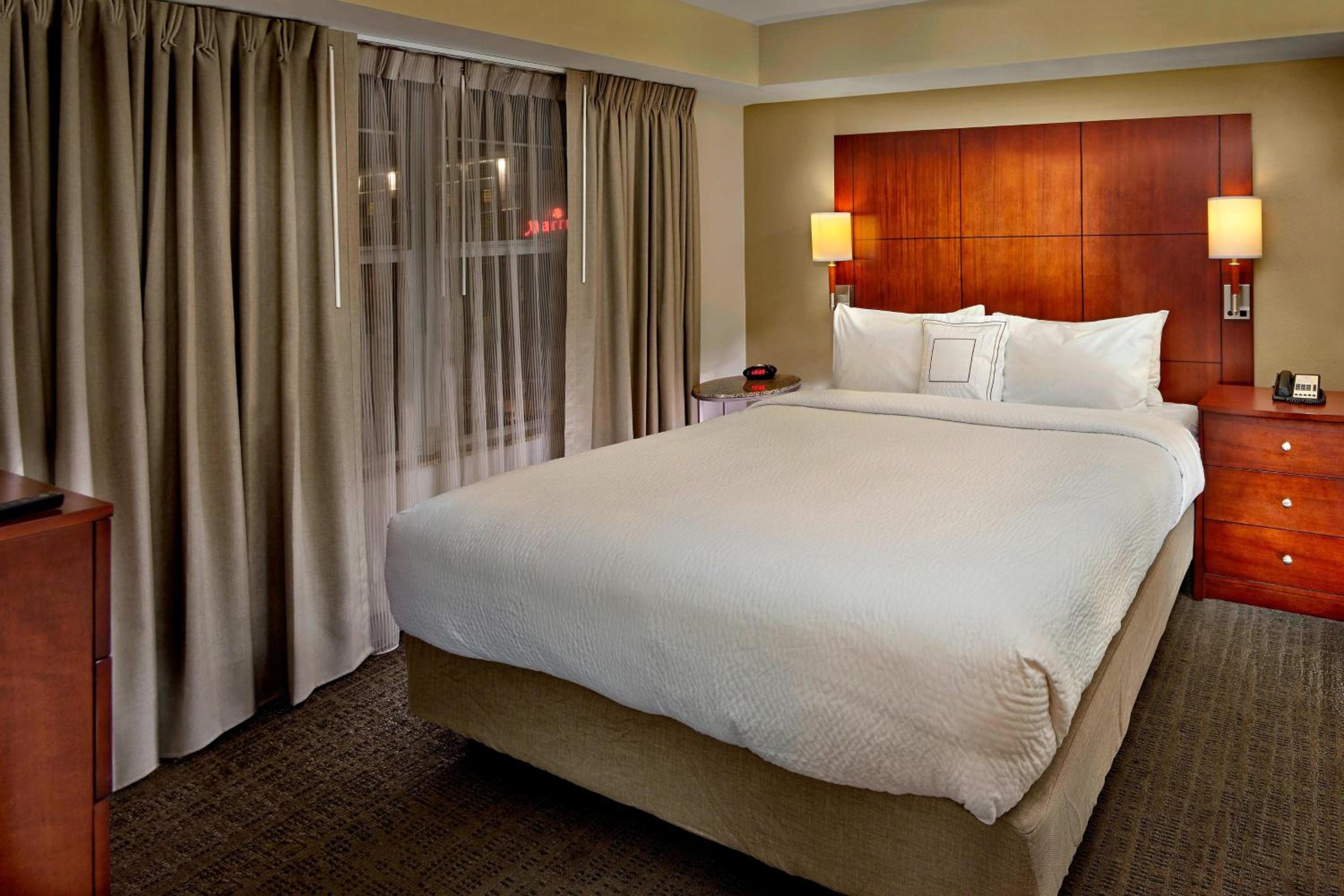 Two-Bedroom Suite - Photo 3