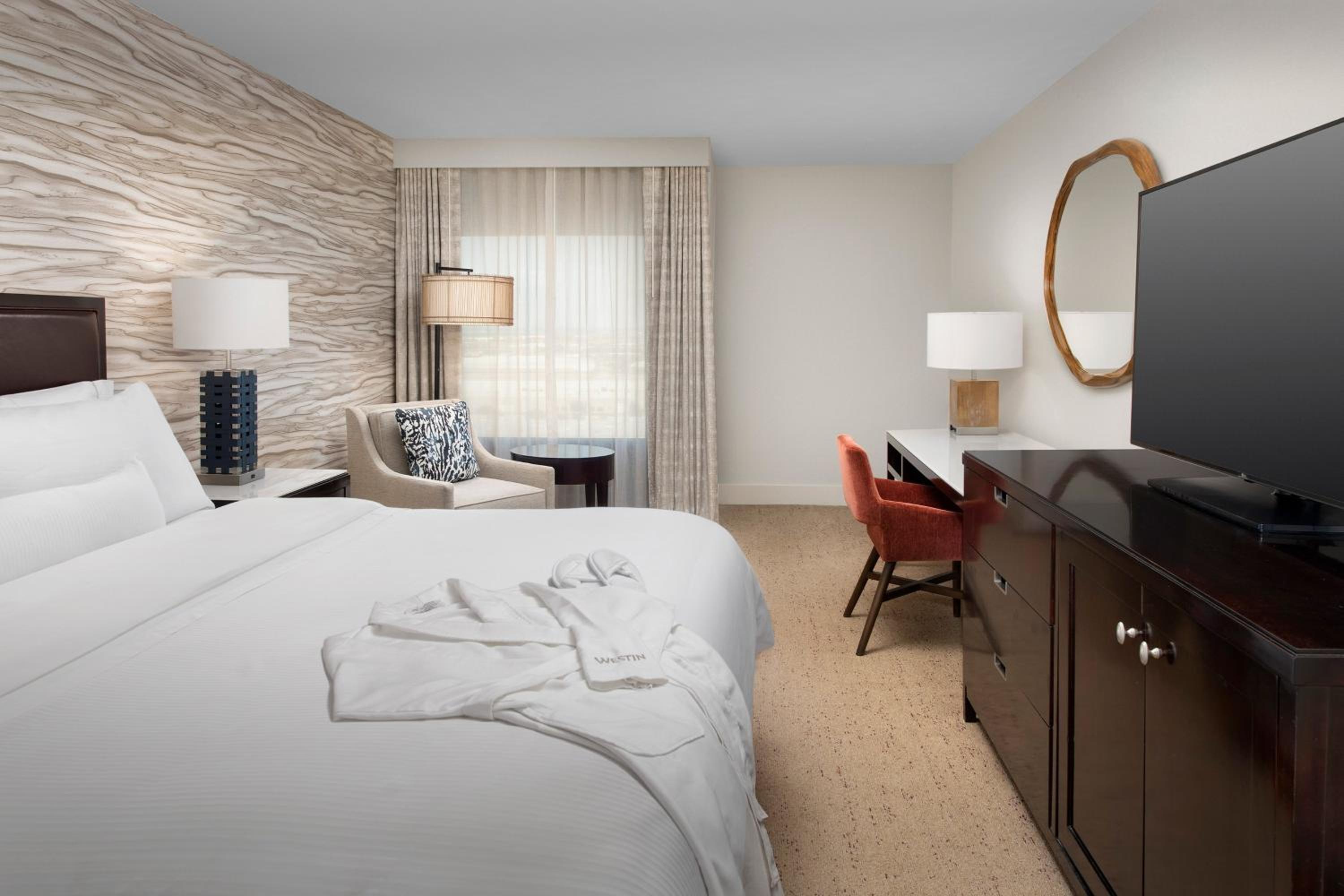 Executive level, Guest room, 1 King, High floor