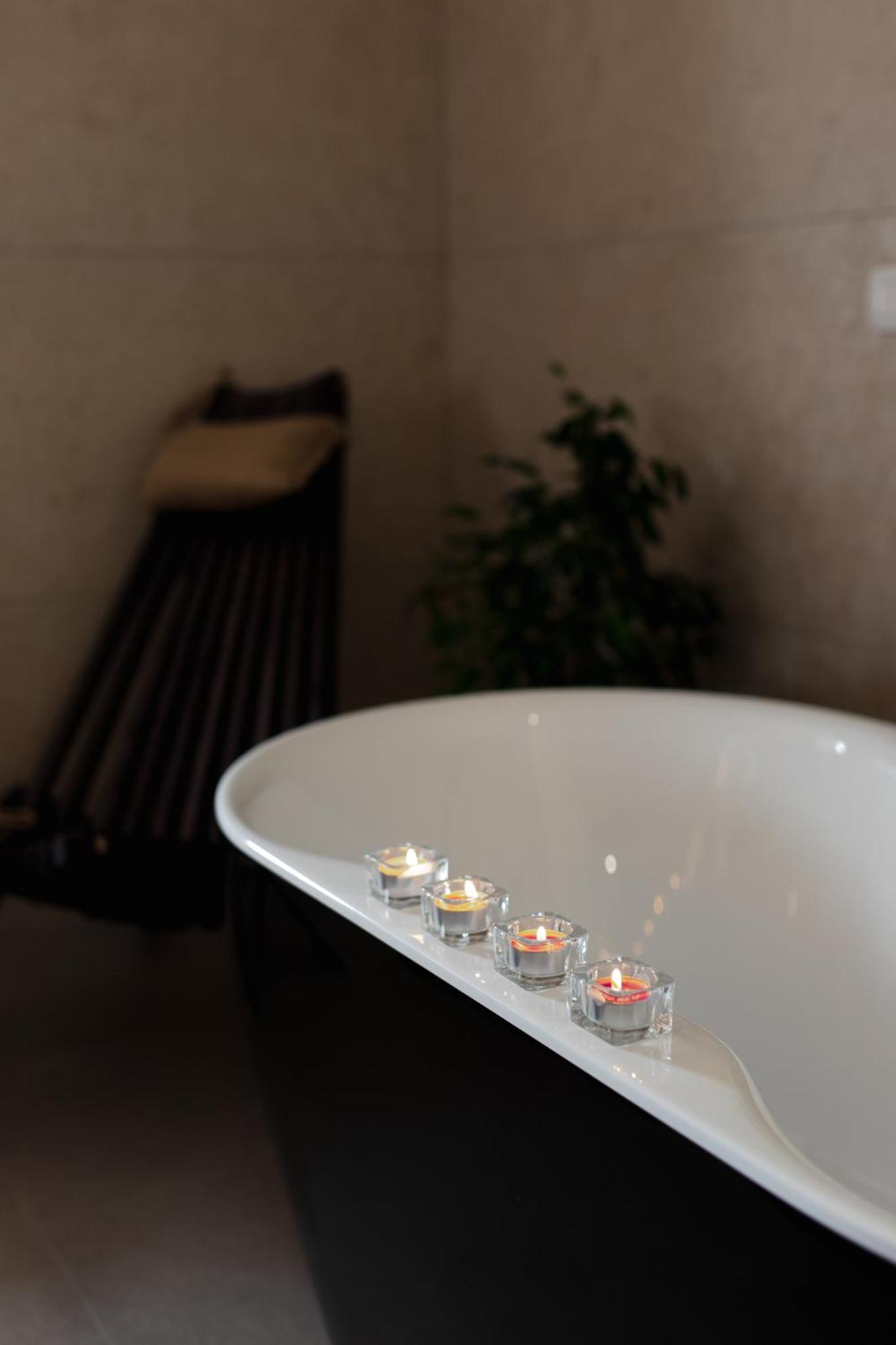 Suite - Photo 17