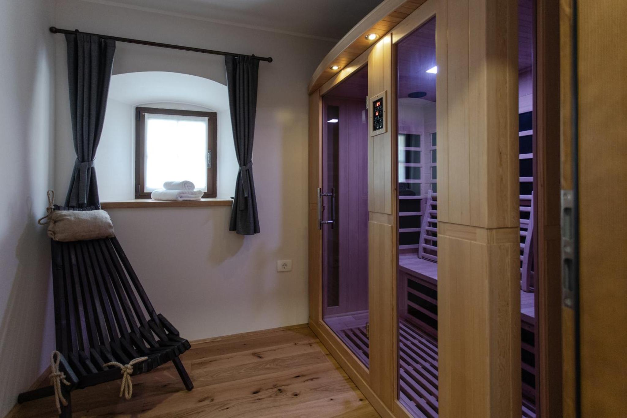 Suite - Photo 19