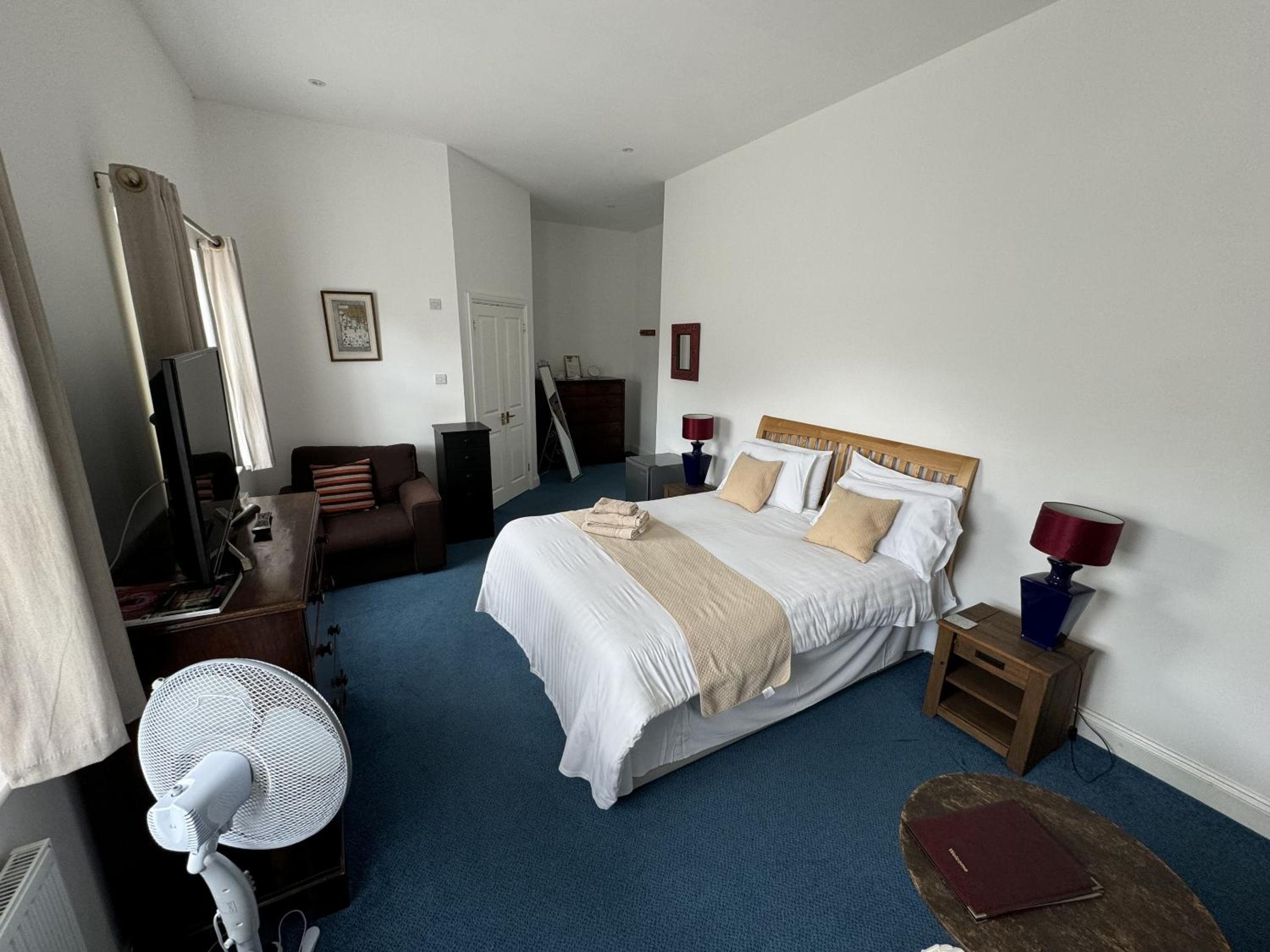 Double Room with Private Bathroom photo 3
