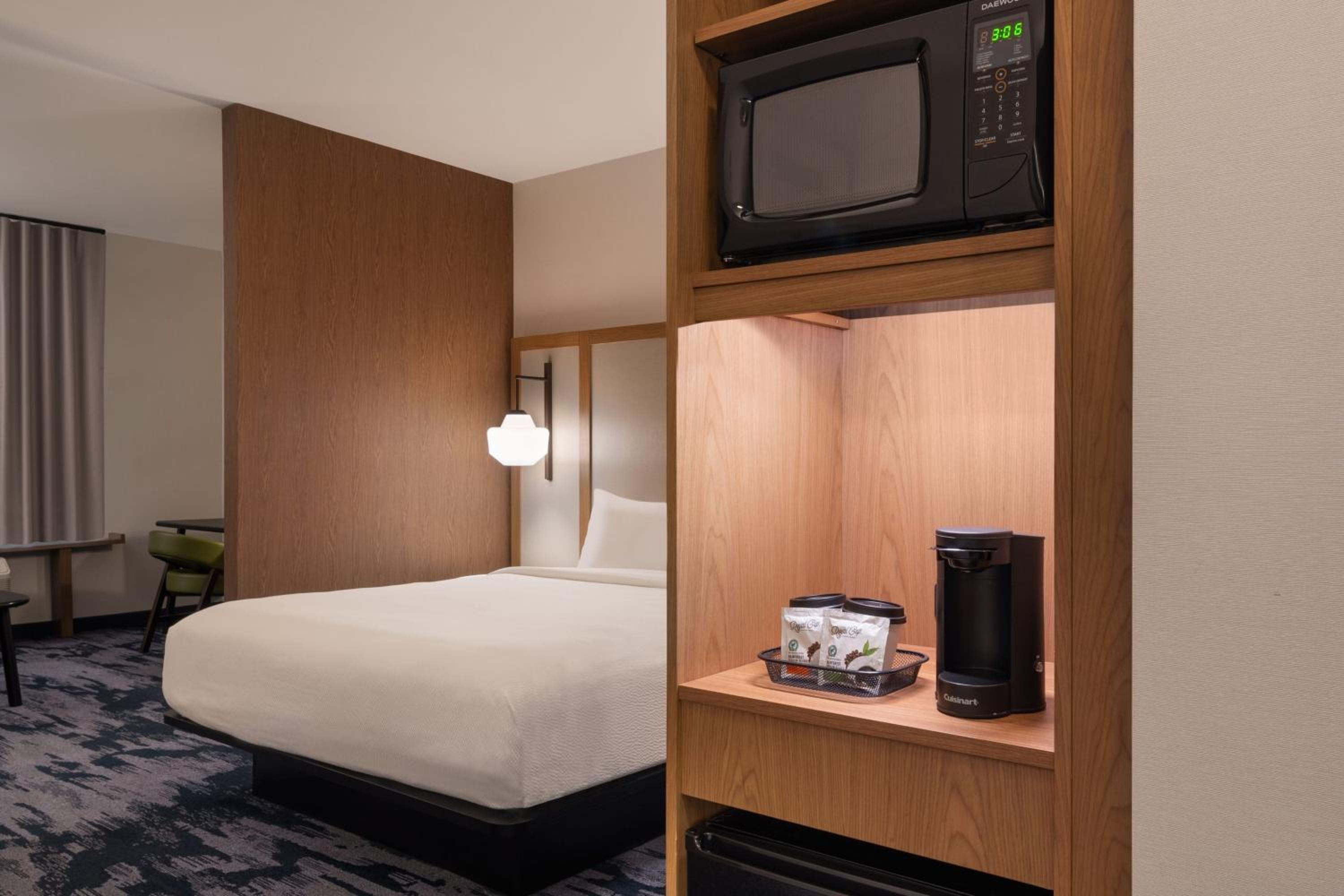 Executive King Suite with Sofa Bed - Photo 2