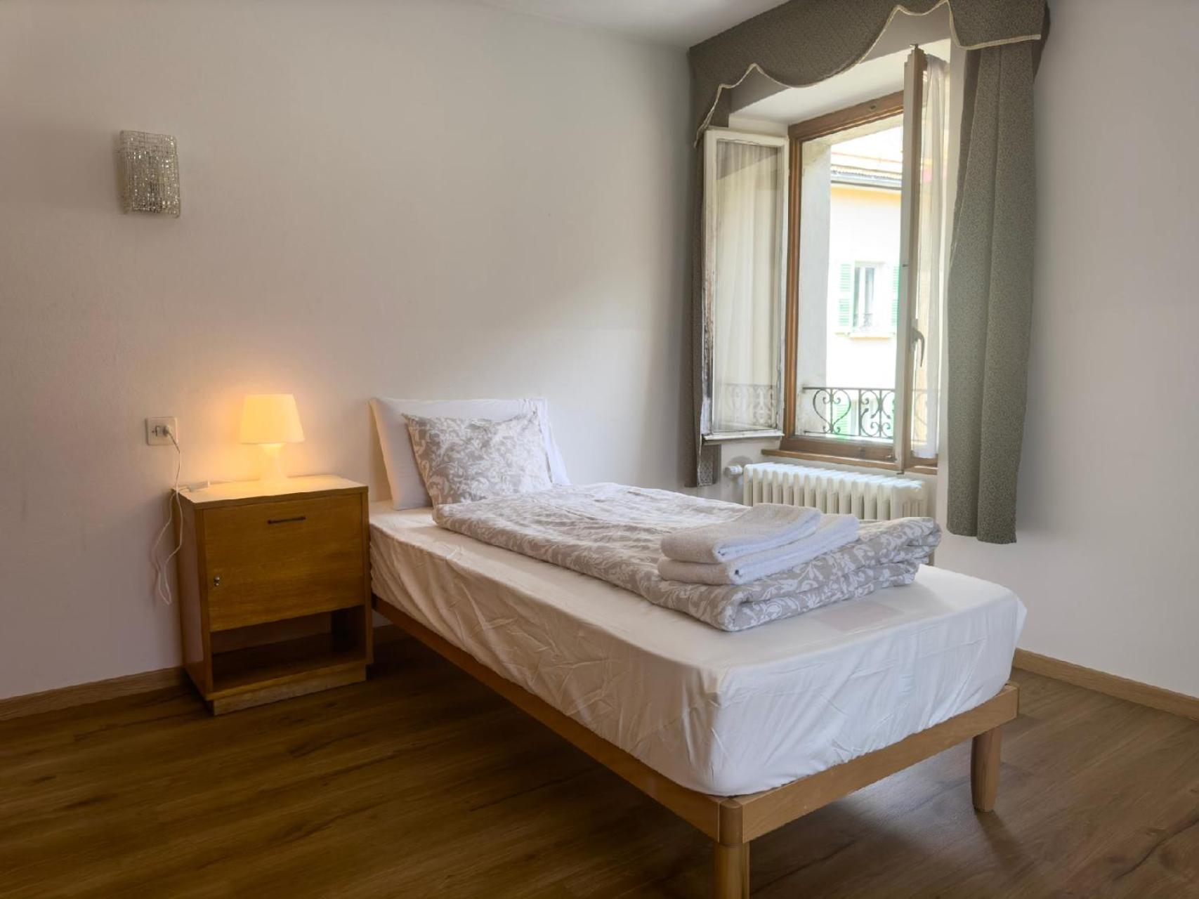 Single Room with Shared Bathroom photo 3