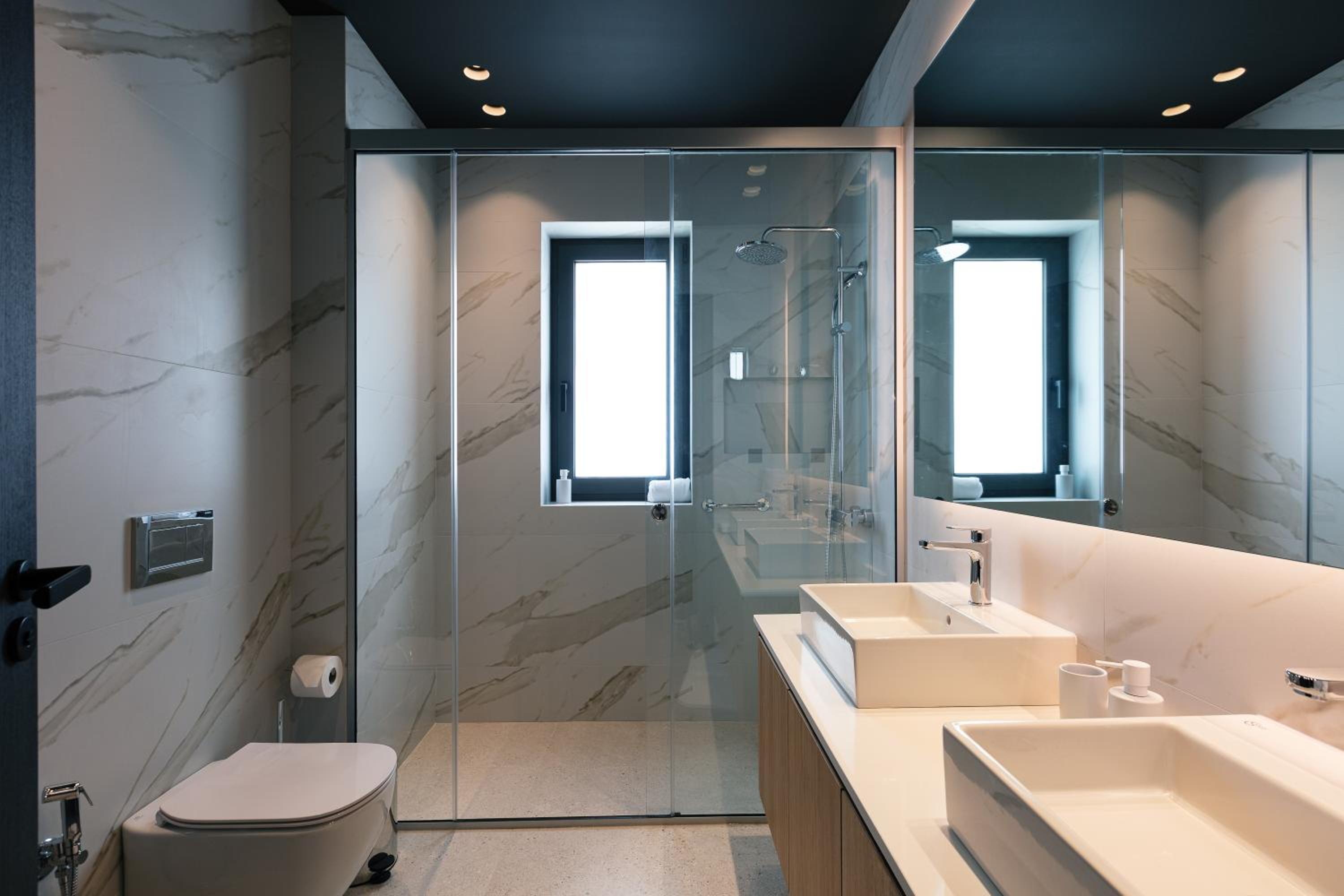 Superior Suite - Photo 18