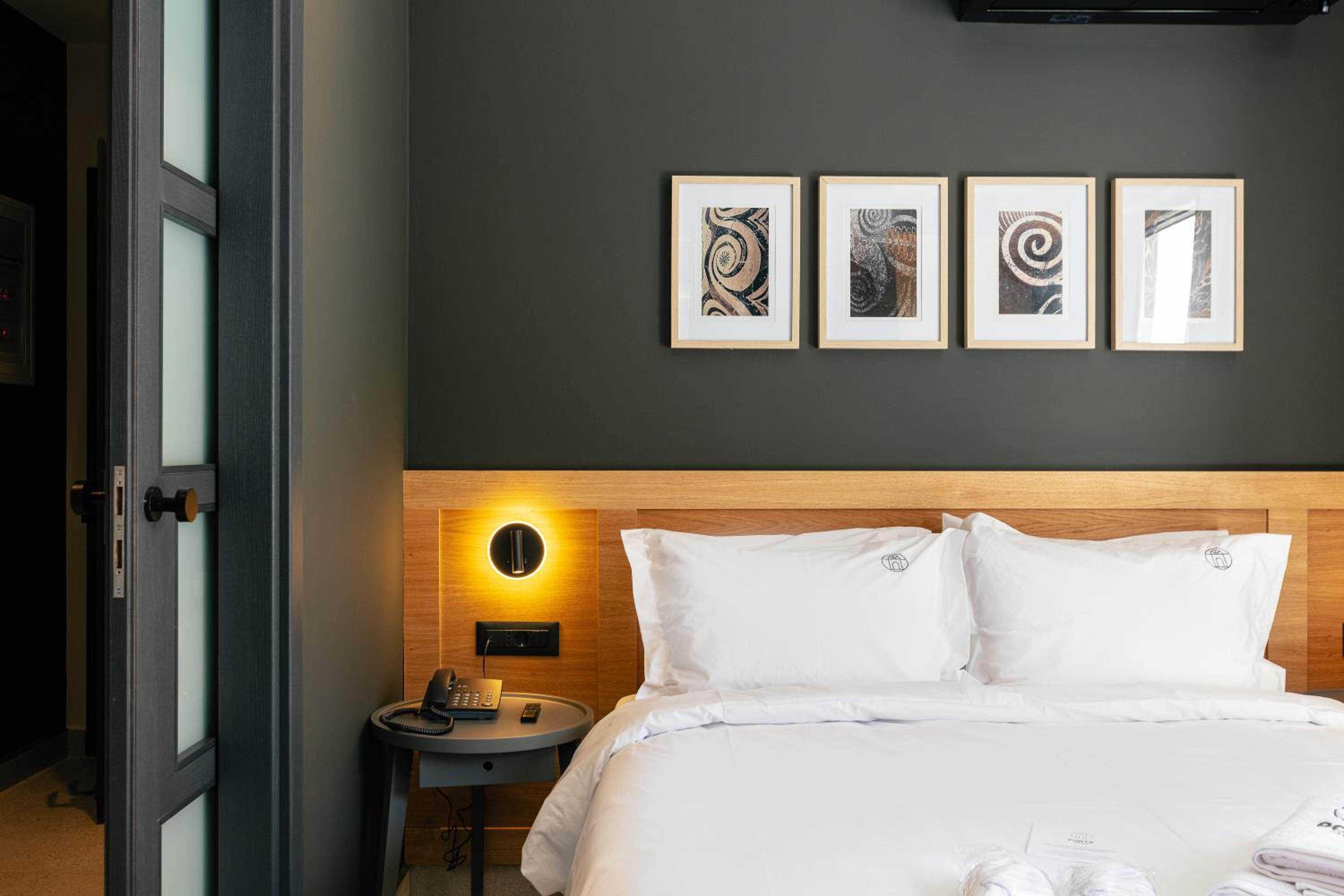 Superior Suite - Photo 10