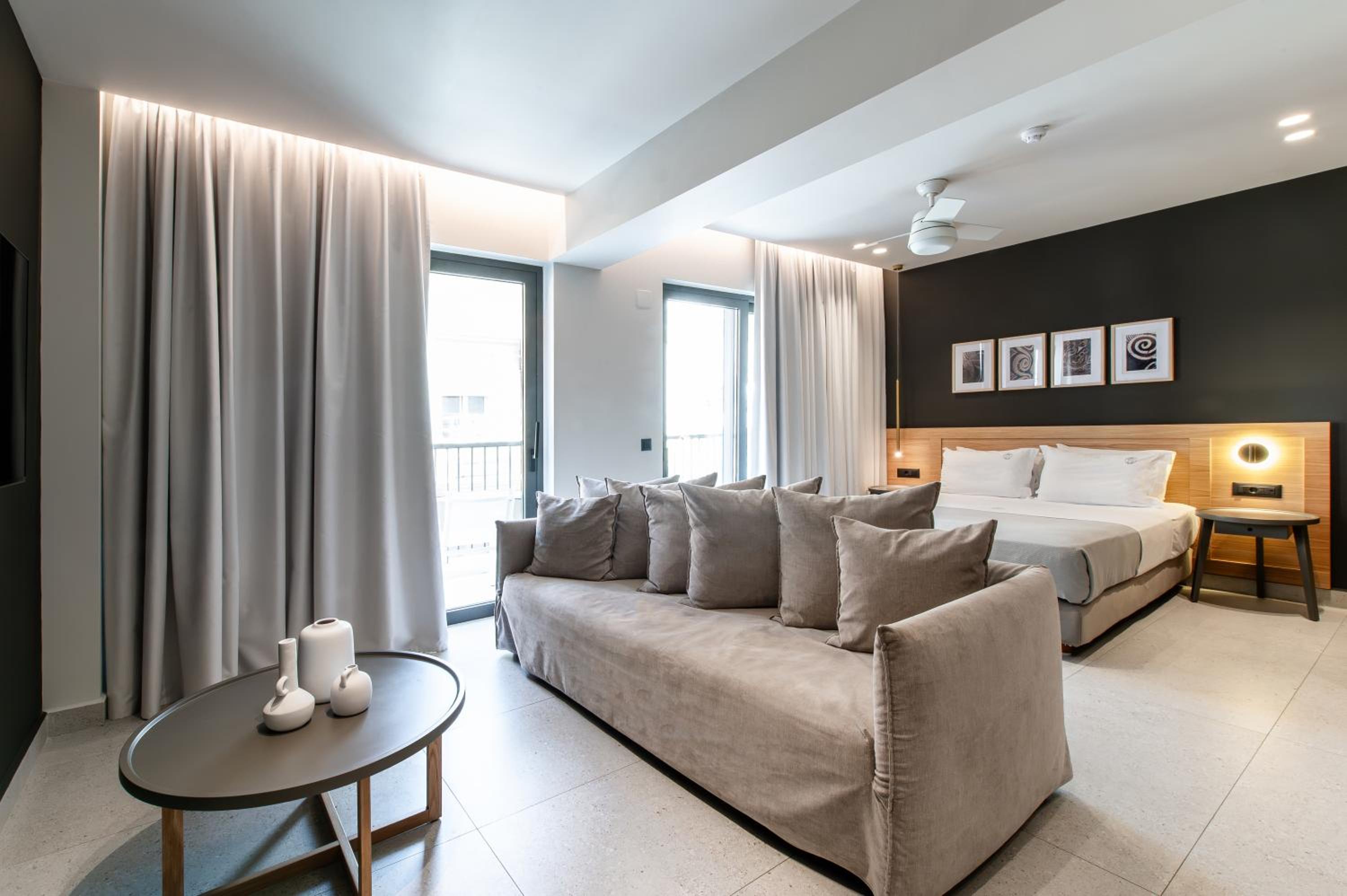 Superior Suite - Photo 8